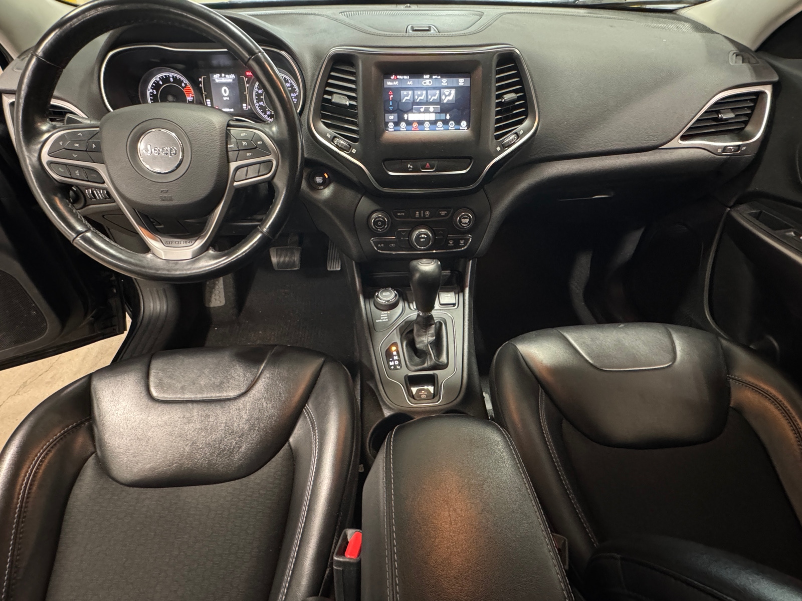 Thumbnail: 2019 Jeep Cherokee - 3