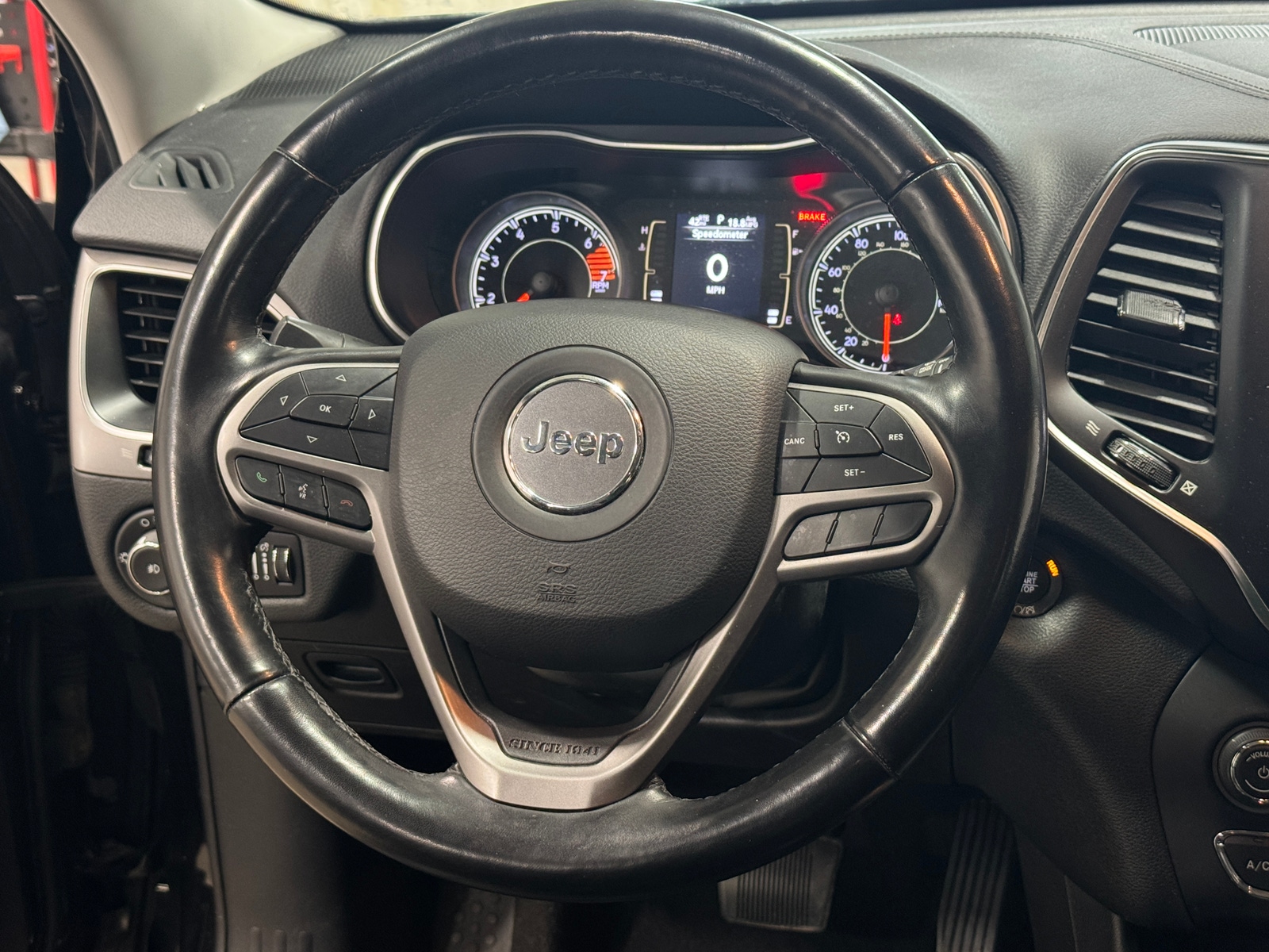 Thumbnail: 2019 Jeep Cherokee - 5