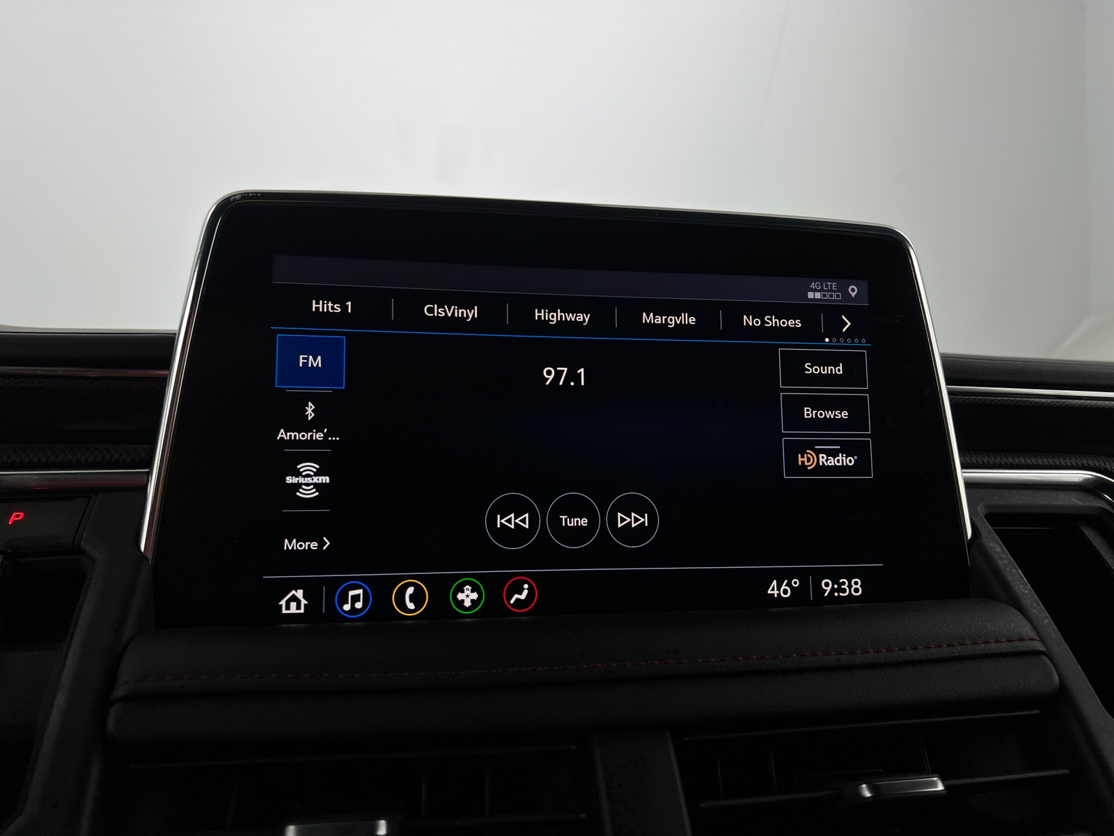 Thumbnail: 2021 Chevrolet Suburban - 3