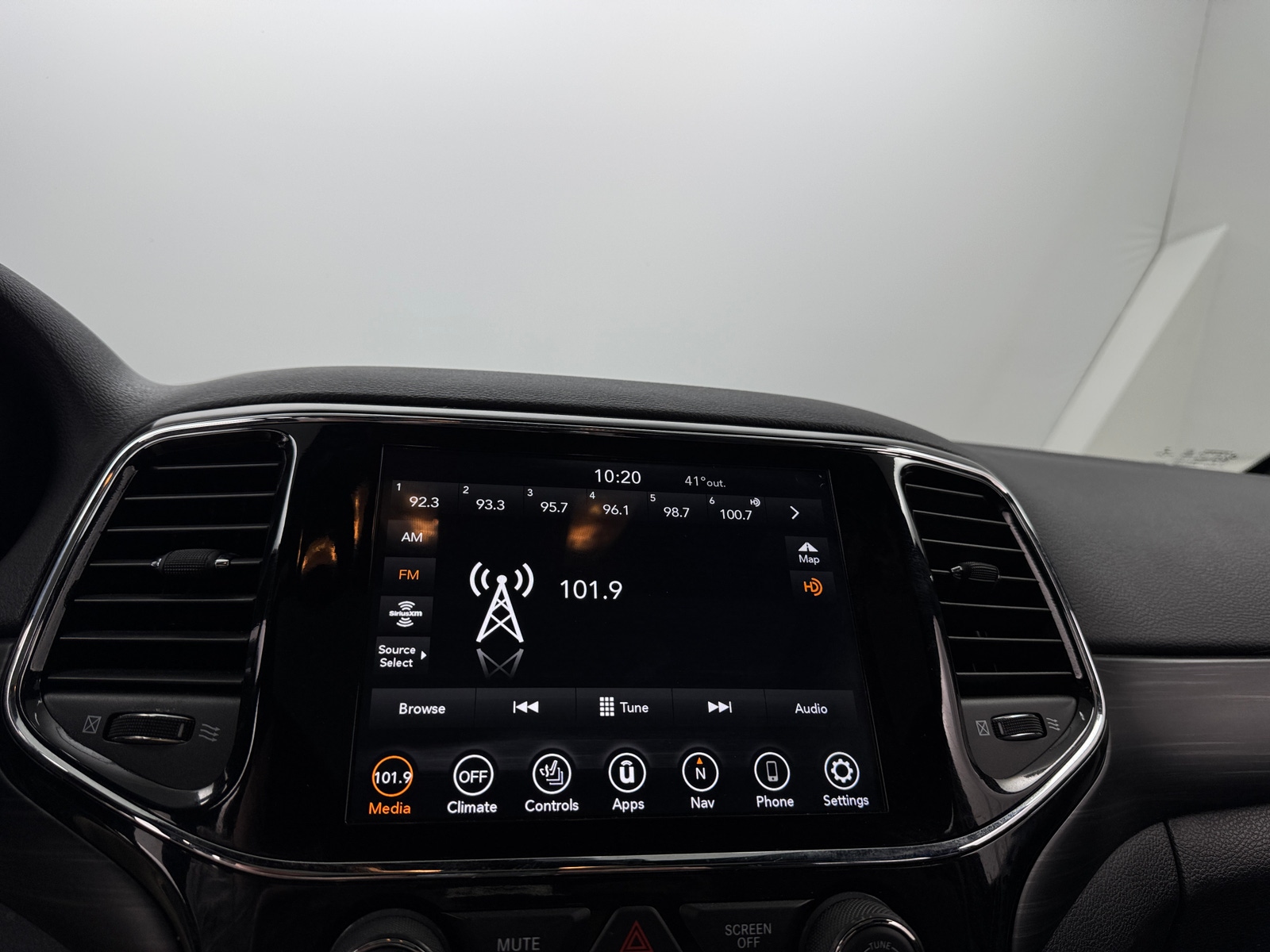 Thumbnail: 2020 Jeep Grand Cherokee - 4