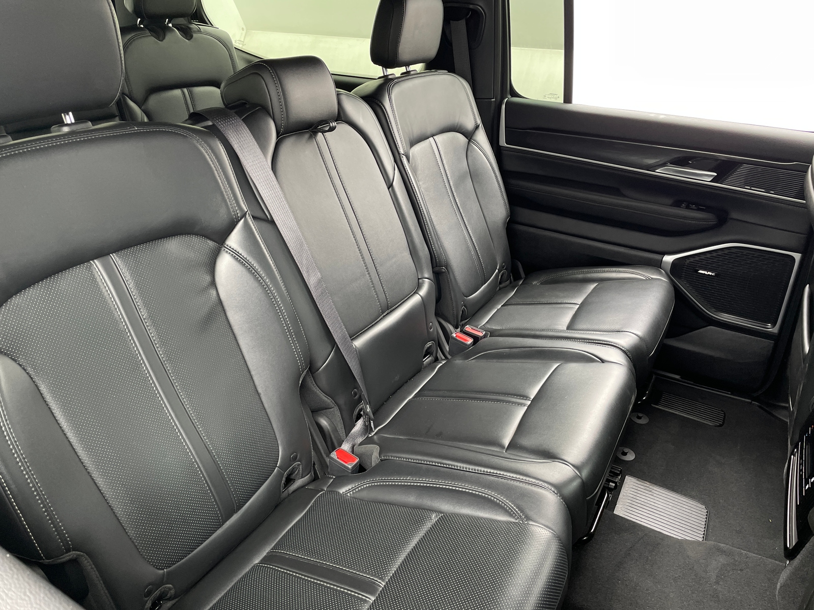 Thumbnail: 2022 Jeep Wagoneer - 5