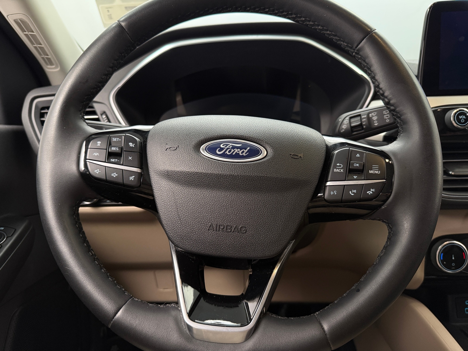 Thumbnail: 2022 Ford Escape - 4