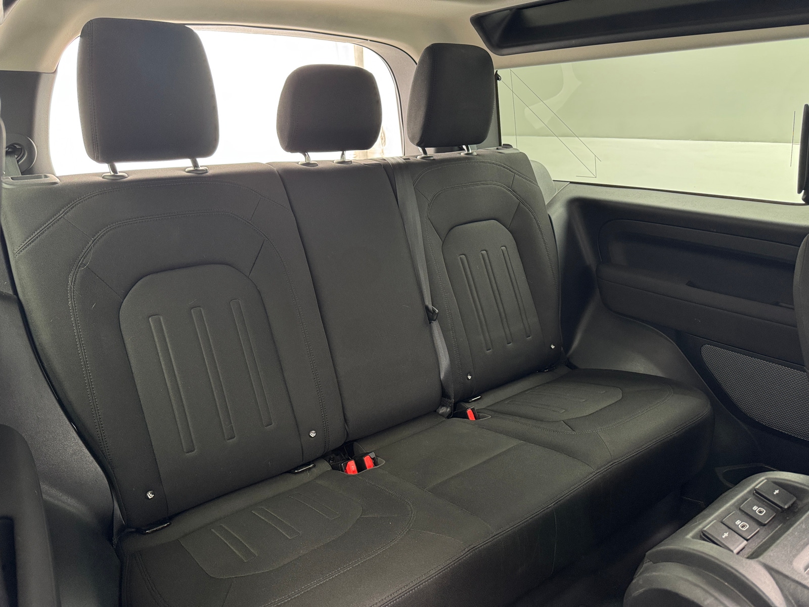 Thumbnail: 2022 Land Rover Defender - 6