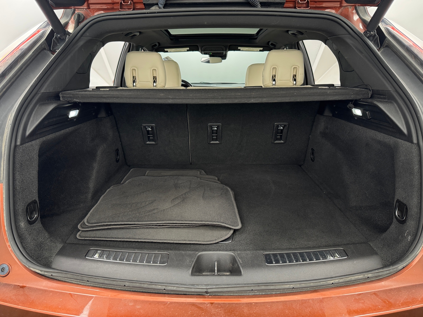 Thumbnail: 2019 Cadillac XT4 - 6