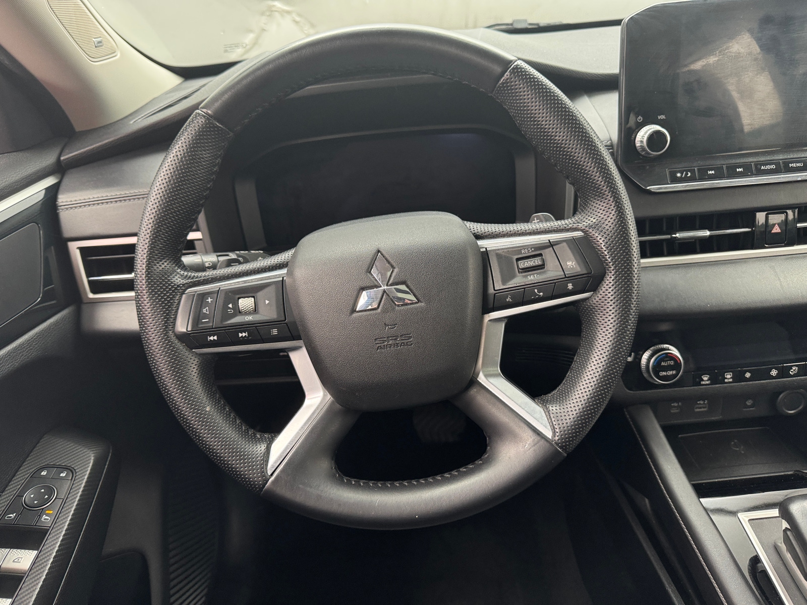 Thumbnail: 2022 Mitsubishi Outlander - 4