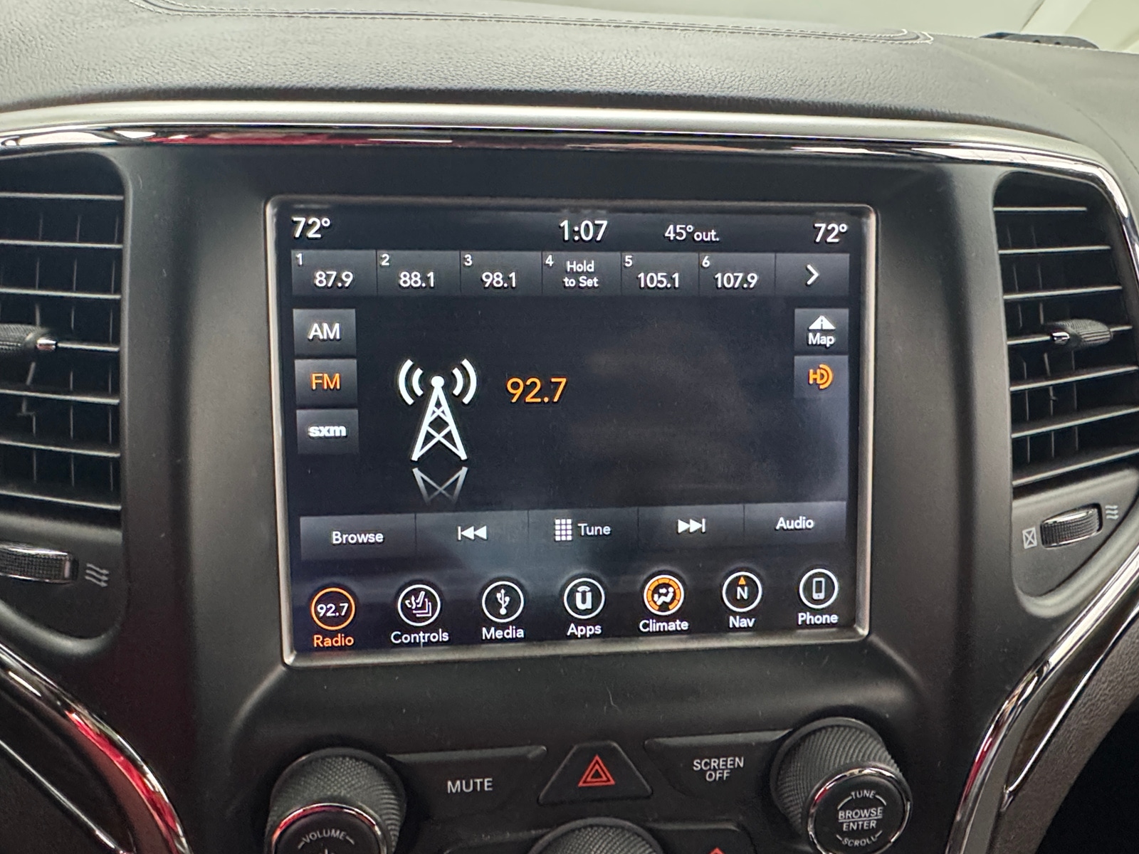 Thumbnail: 2018 Jeep Grand Cherokee - 3