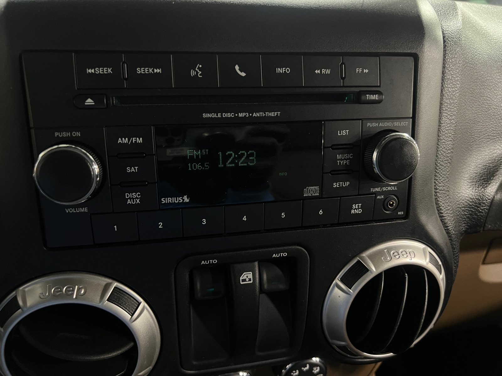 Thumbnail: 2017 Jeep Wrangler - 3