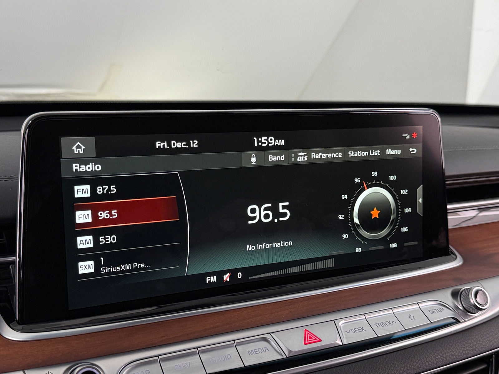 Thumbnail: 2020 Kia K900 - 3