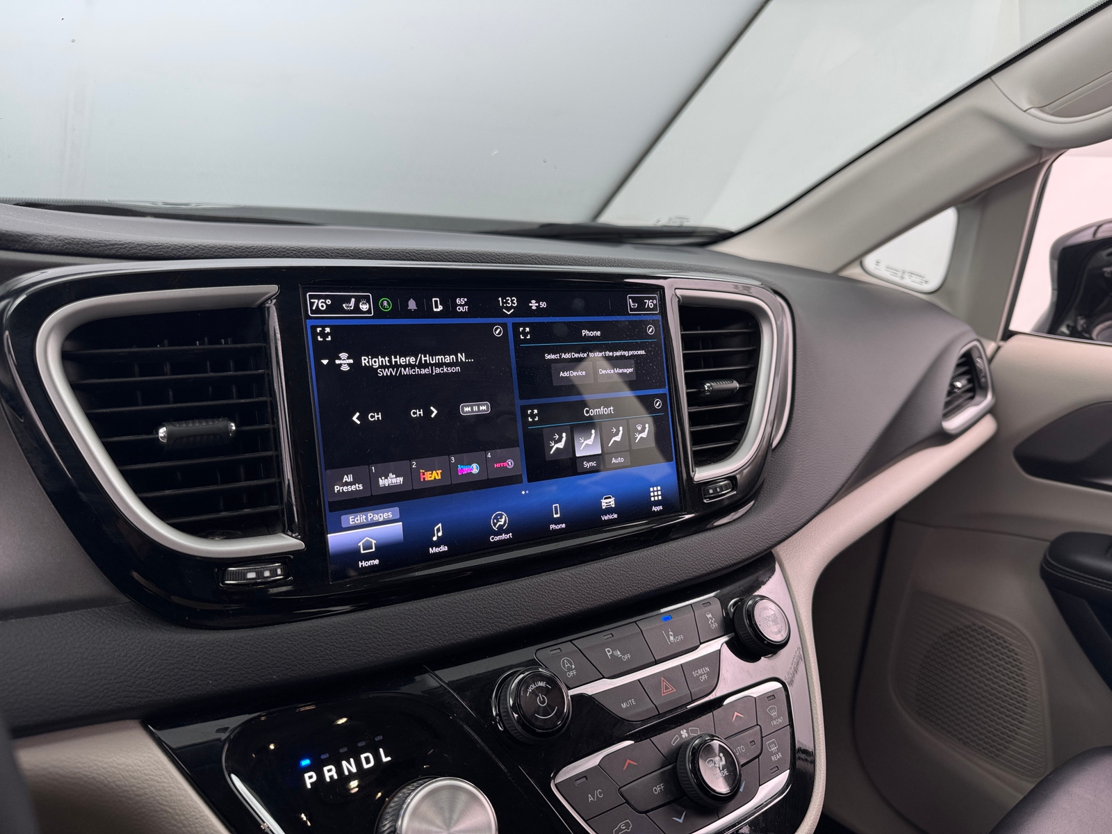 Thumbnail: 2024 Chrysler Pacifica - 3