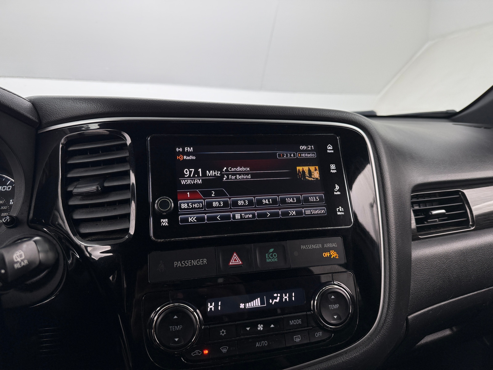 Thumbnail: 2018 Mitsubishi Outlander - 4