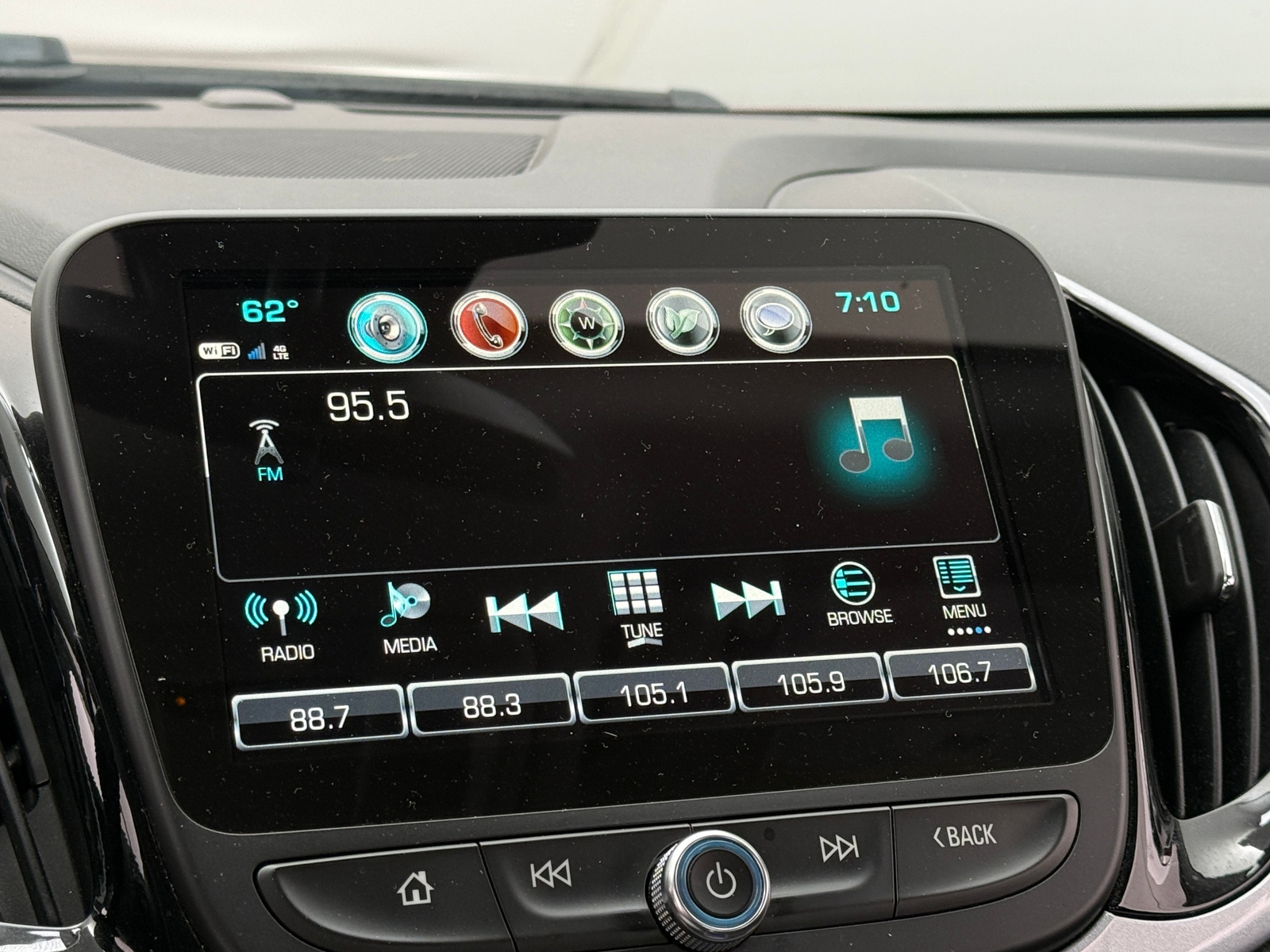 Thumbnail: 2018 Chevrolet Volt - 4