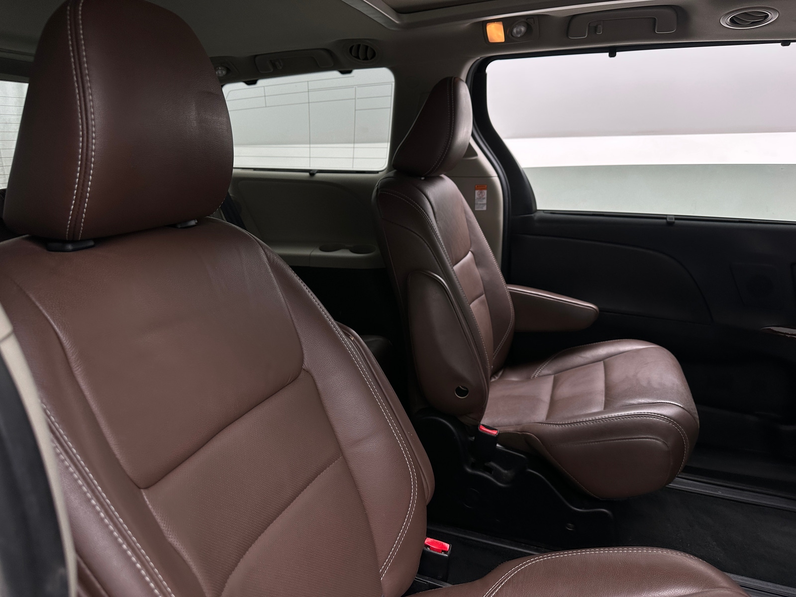 Thumbnail: 2015 Toyota Sienna - 5