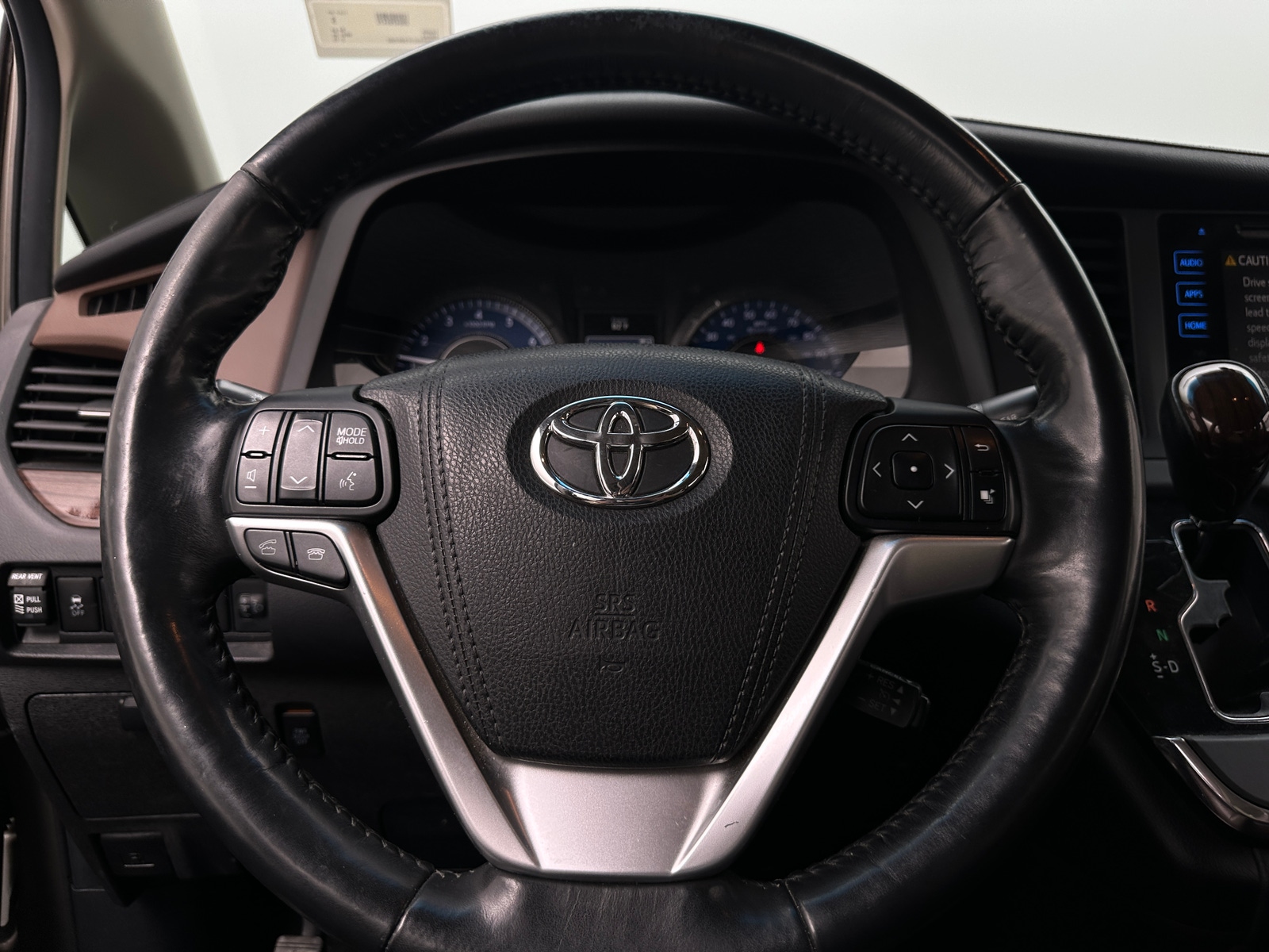 Thumbnail: 2015 Toyota Sienna - 4