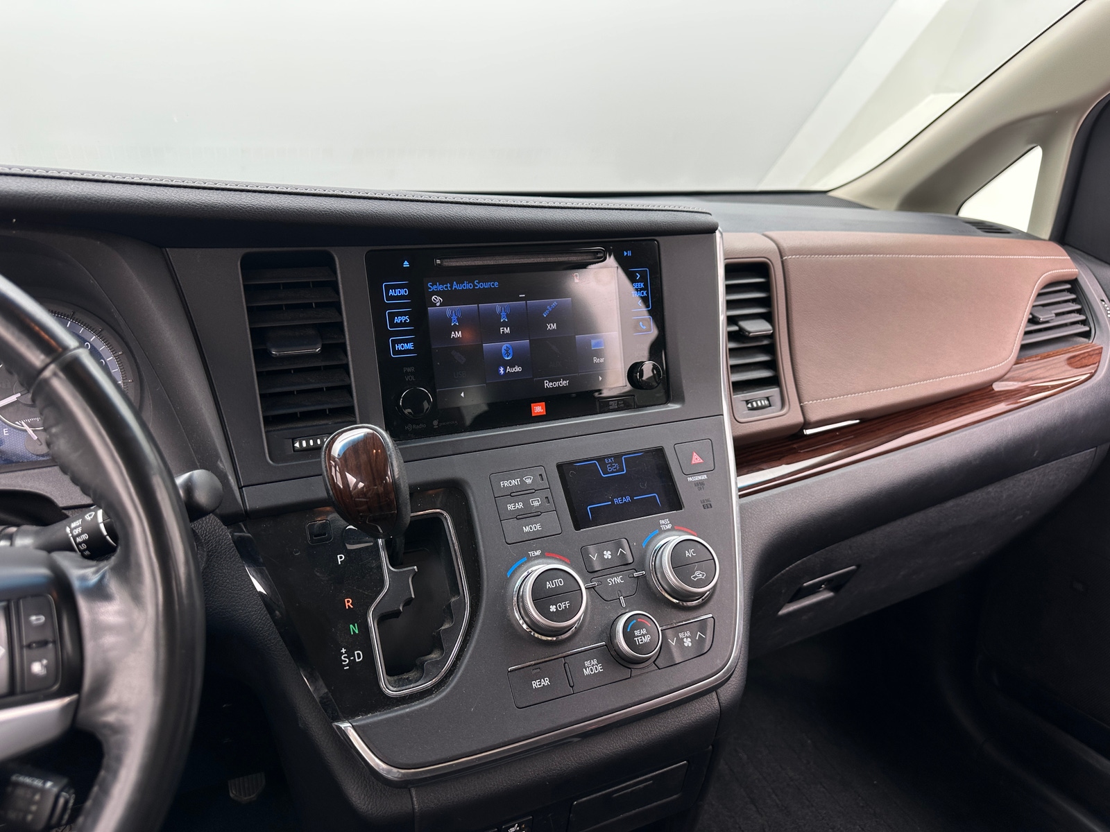 Thumbnail: 2015 Toyota Sienna - 3