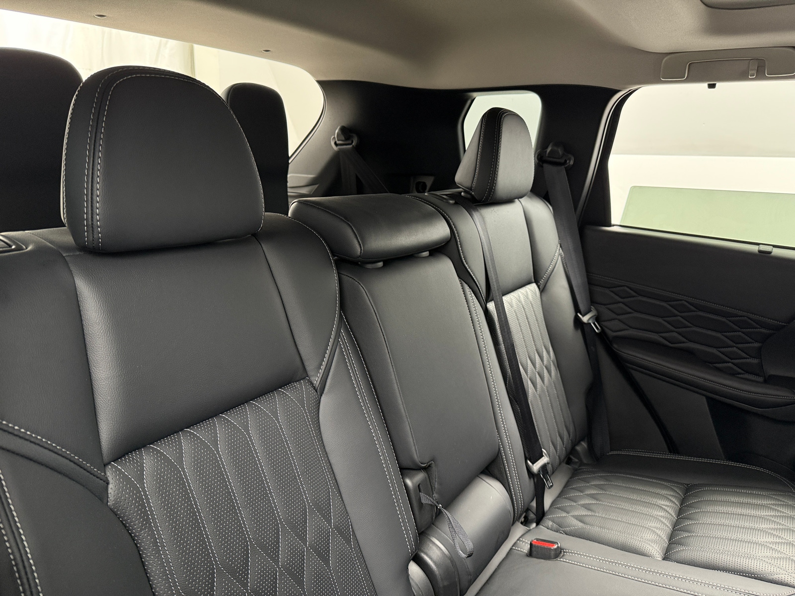 Thumbnail: 2025 Mitsubishi Outlander - 5