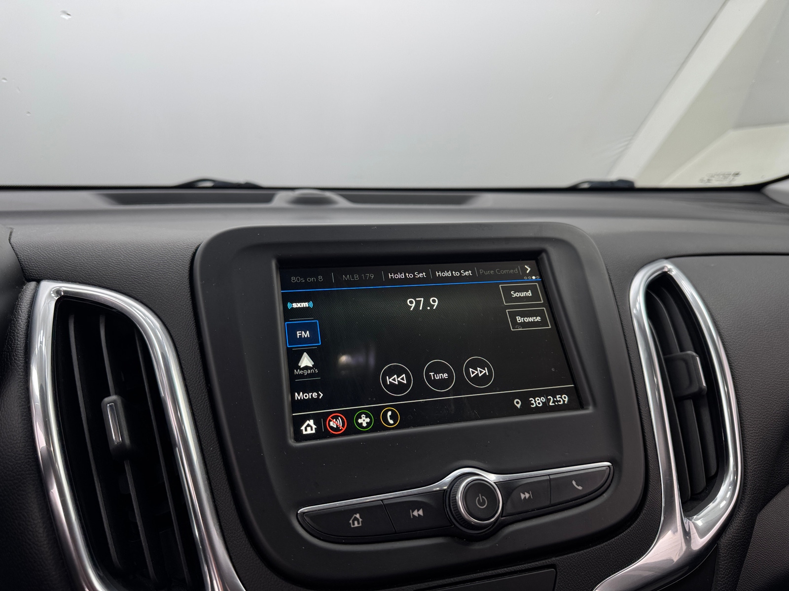 Thumbnail: 2019 Chevrolet Equinox - 4