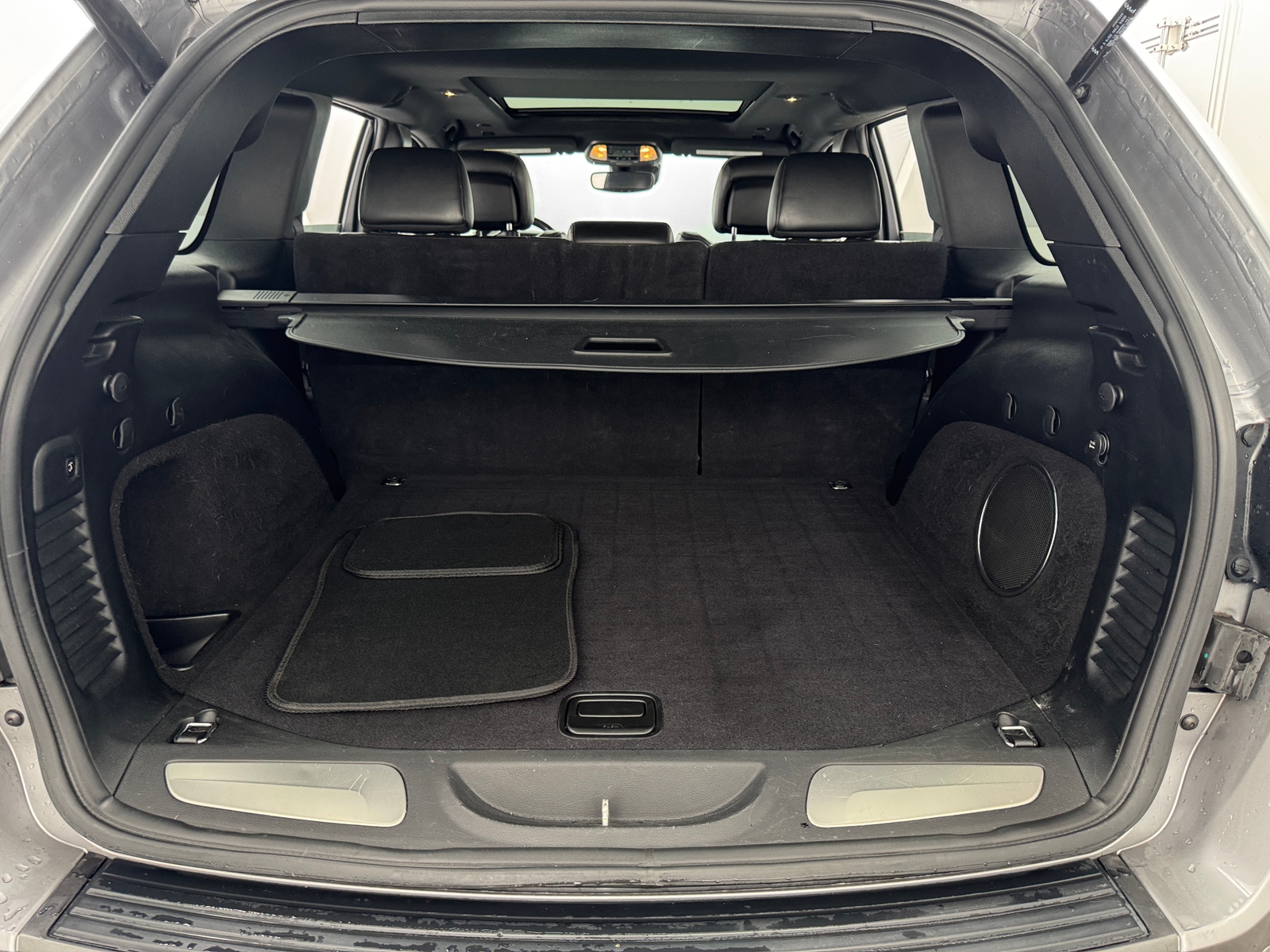 Thumbnail: 2020 Jeep Grand Cherokee - 6