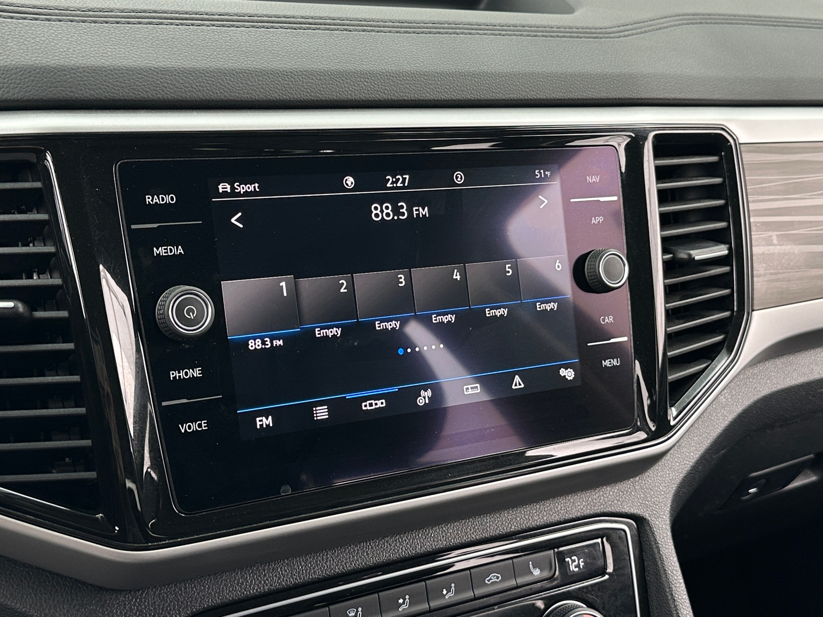 Thumbnail: 2022 Volkswagen Atlas - 3