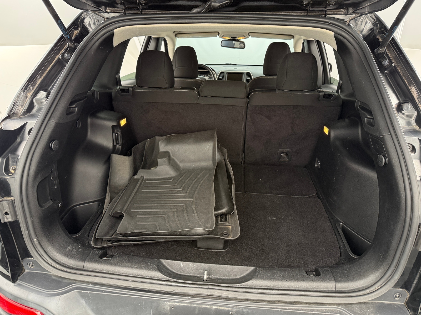 Thumbnail: 2015 Jeep Cherokee - 7