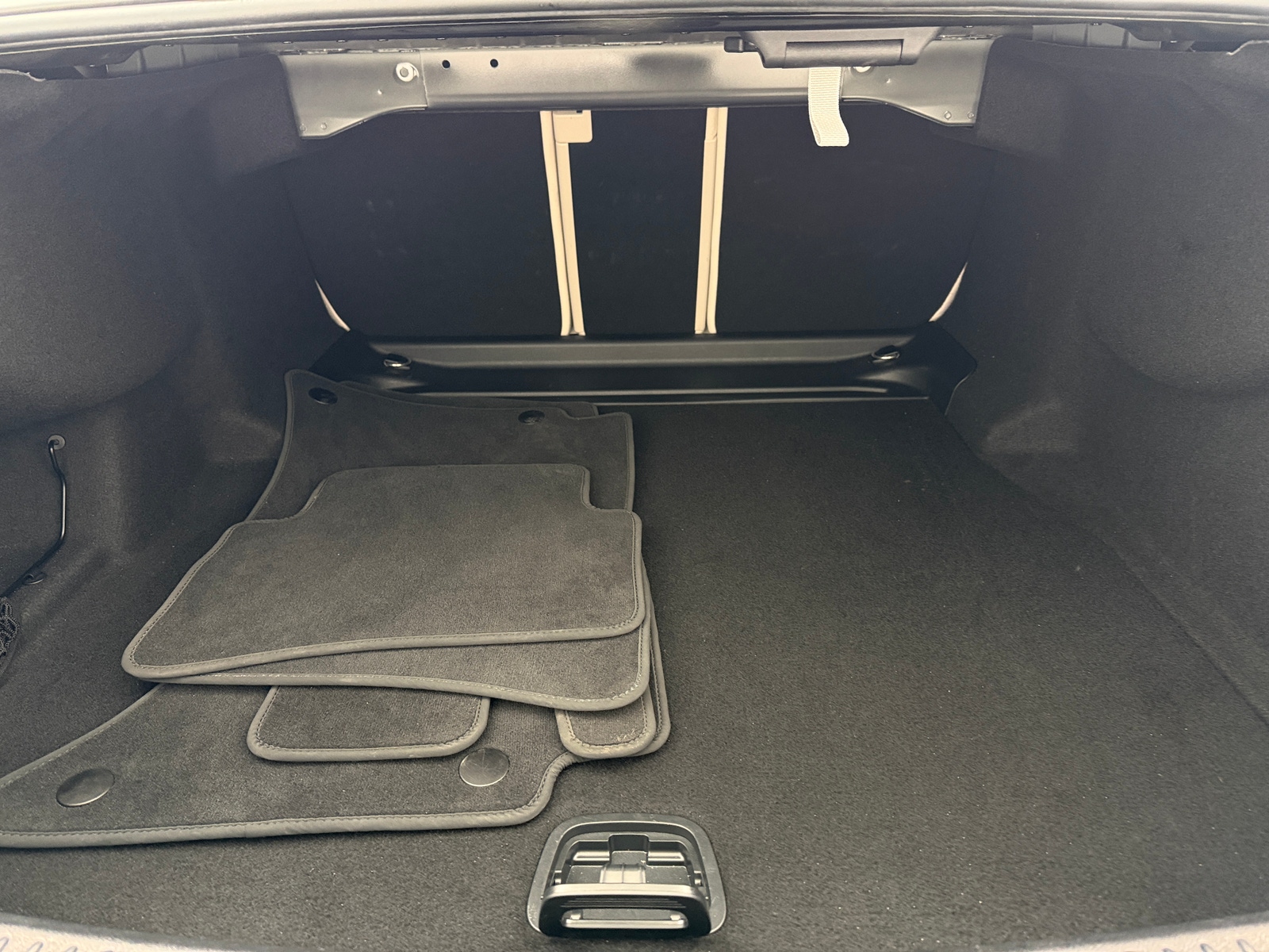 Thumbnail: 2025 Mercedes-Benz E-Class - 6