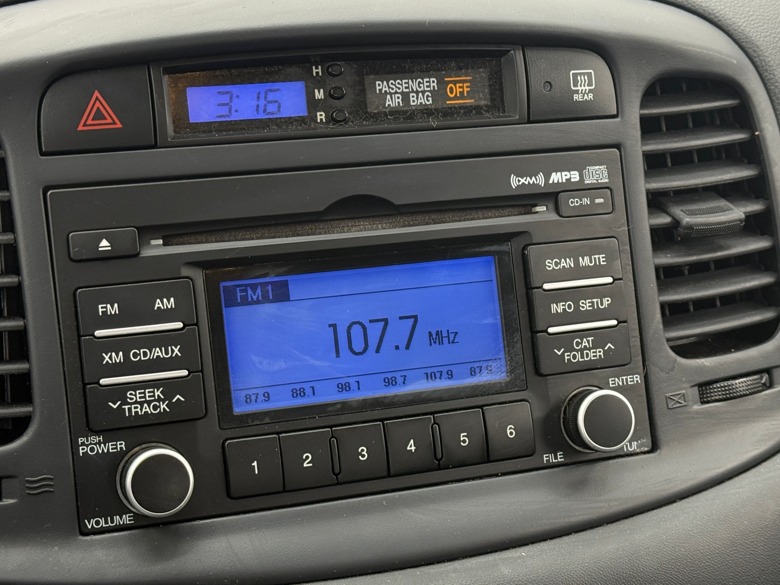 Thumbnail: 2010 Hyundai Accent - 4