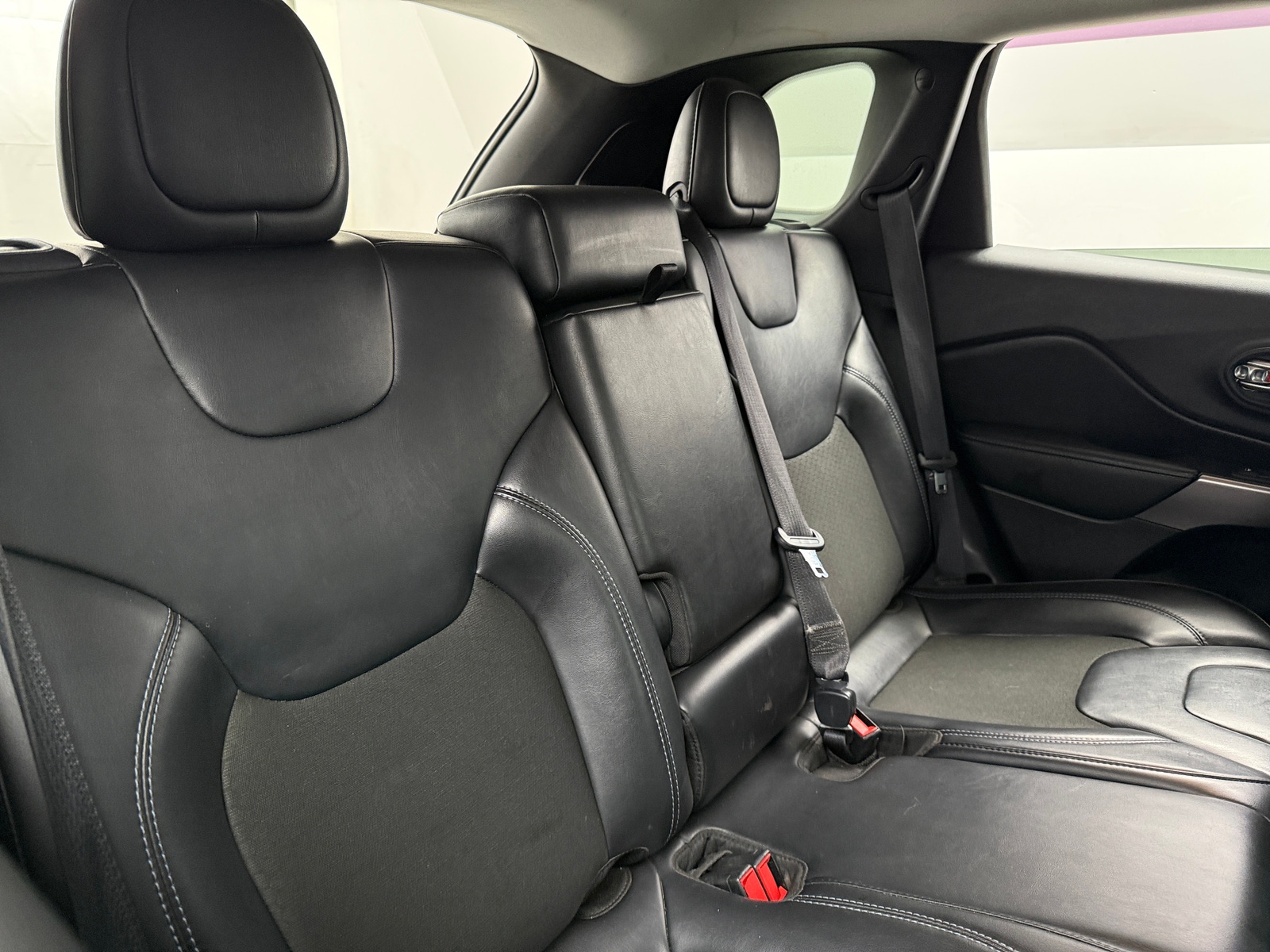 Thumbnail: 2020 Jeep Cherokee - 6