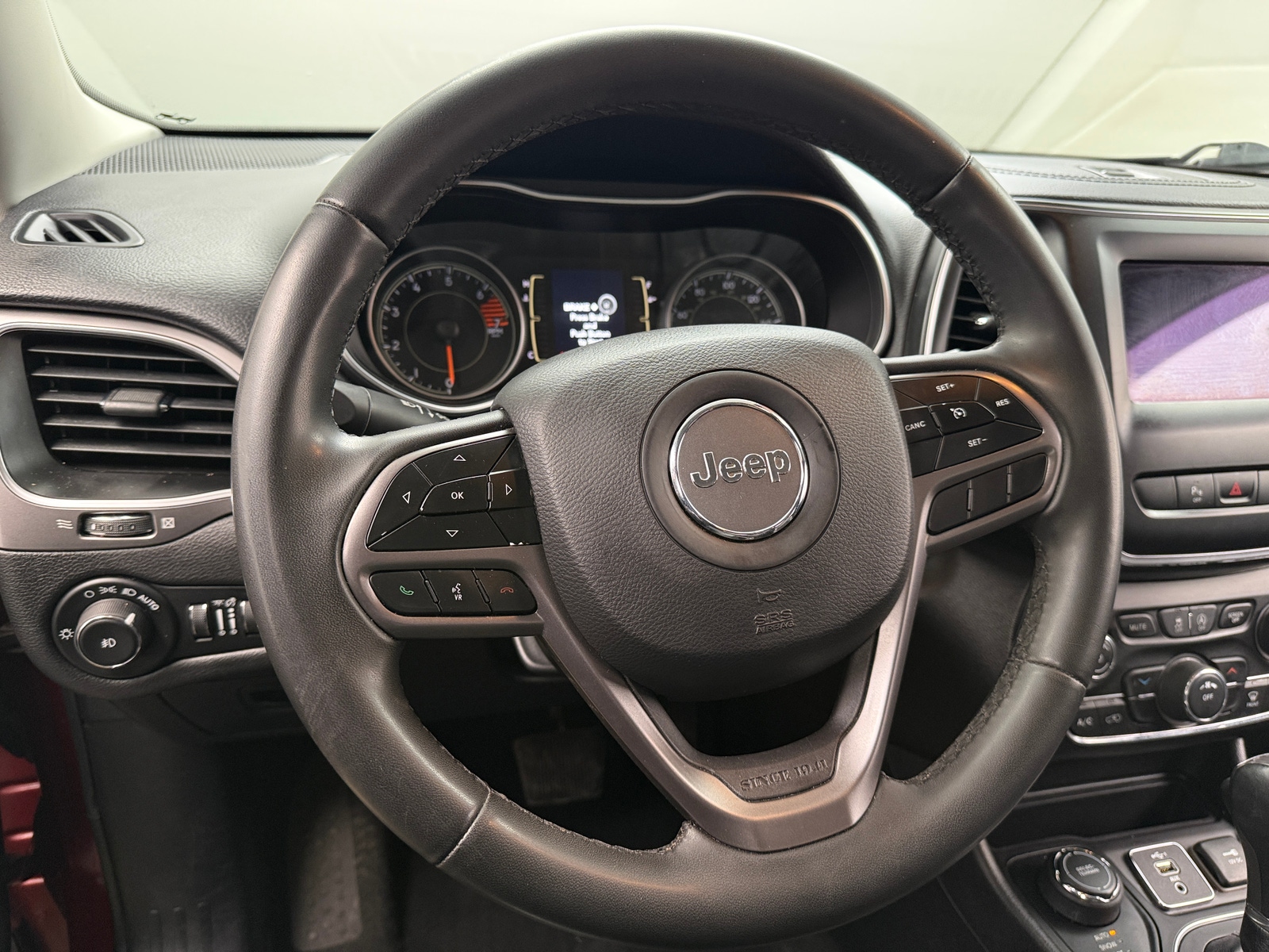 Thumbnail: 2020 Jeep Cherokee - 5