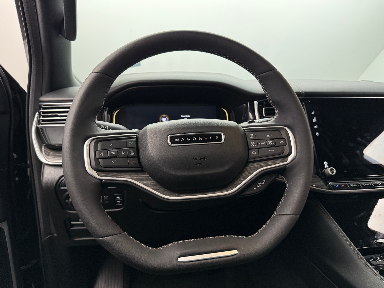 Thumbnail: 2022 Jeep Wagoneer - 4