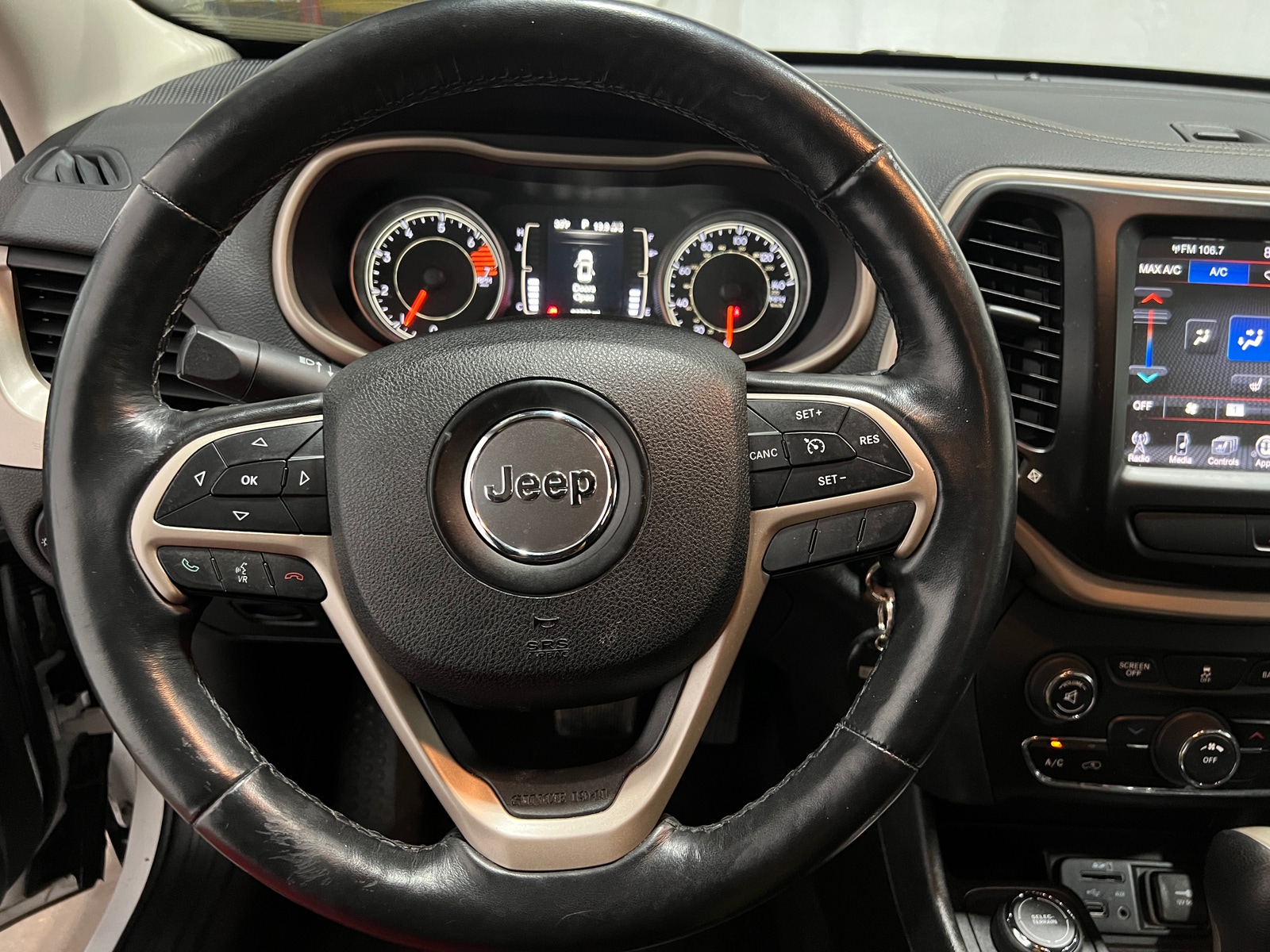 Thumbnail: 2016 Jeep Cherokee - 5