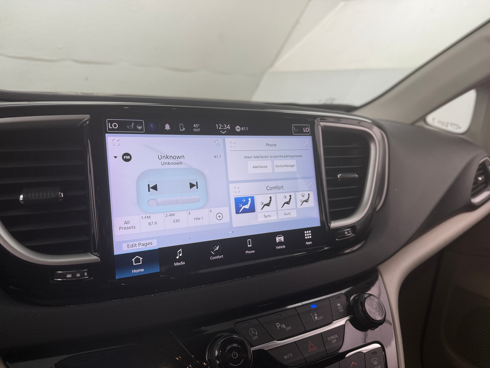 Thumbnail: 2024 Chrysler Pacifica - 3