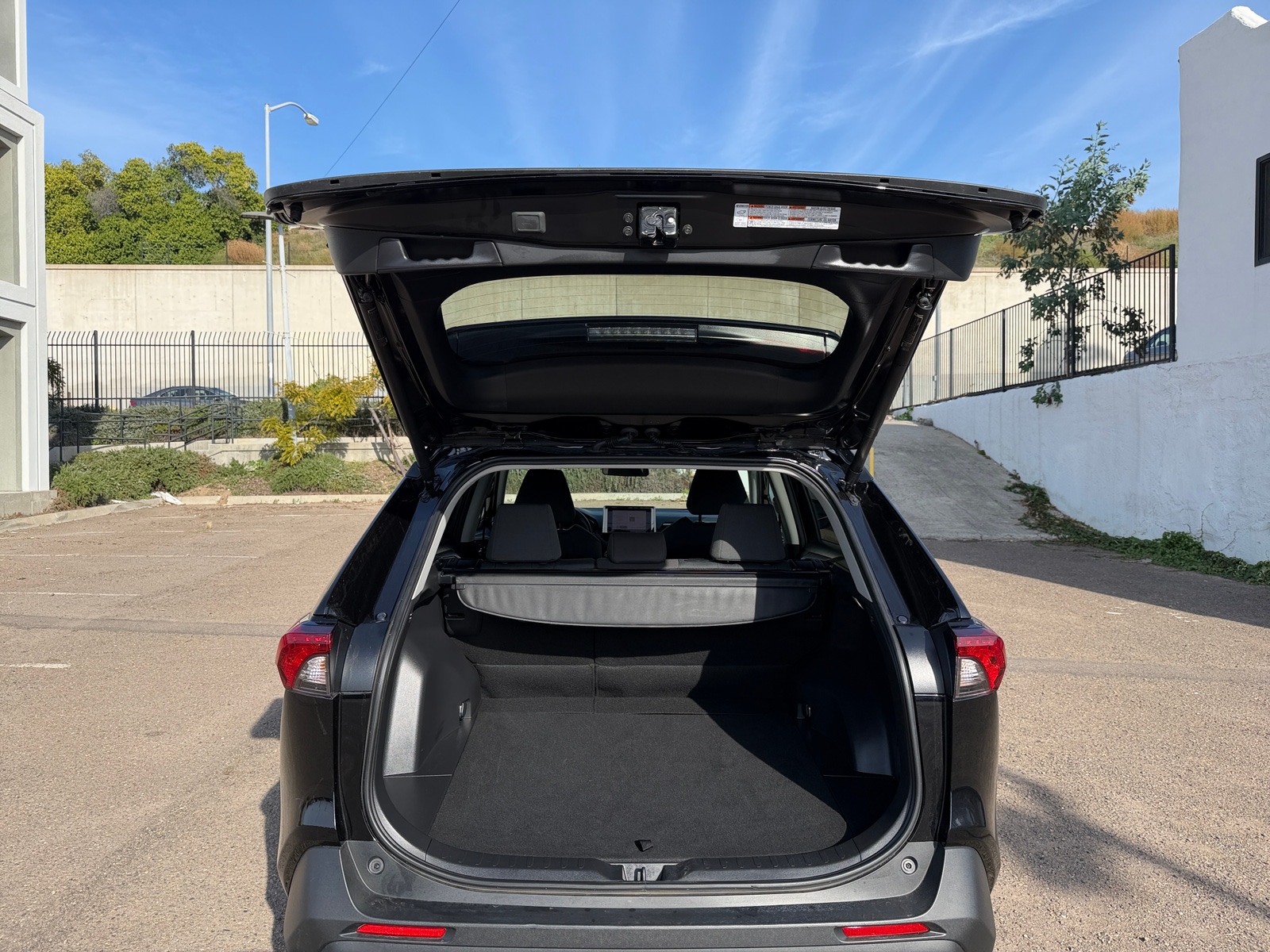 Thumbnail: 2025 Toyota RAV4 - 6