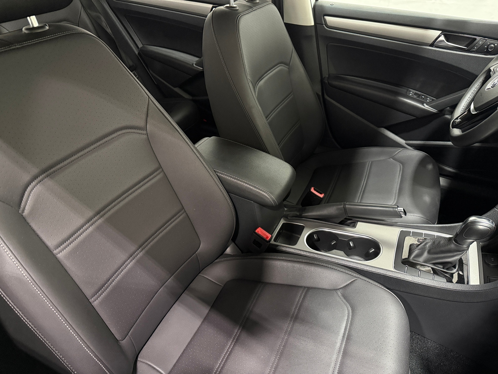 Thumbnail: 2022 Volkswagen Passat - 2