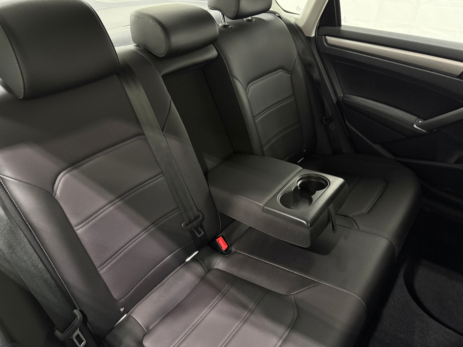 Thumbnail: 2022 Volkswagen Passat - 6