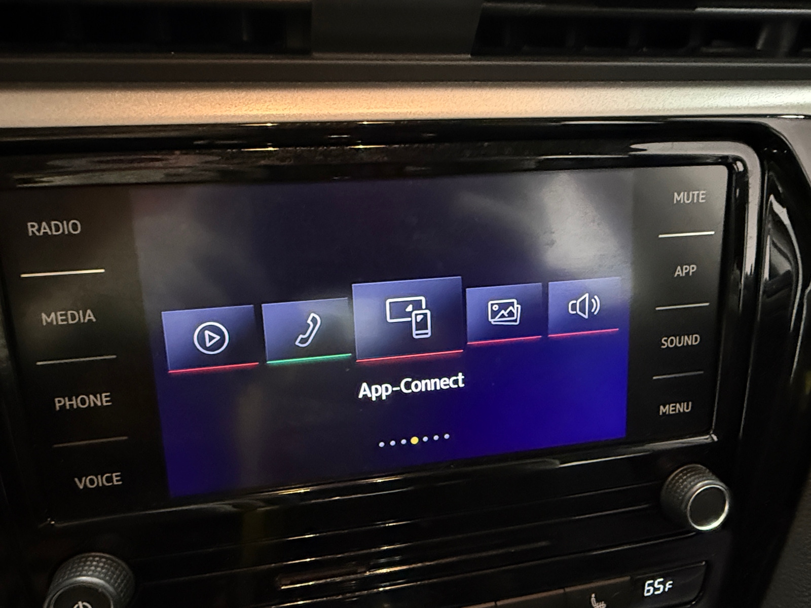 Thumbnail: 2022 Volkswagen Passat - 4