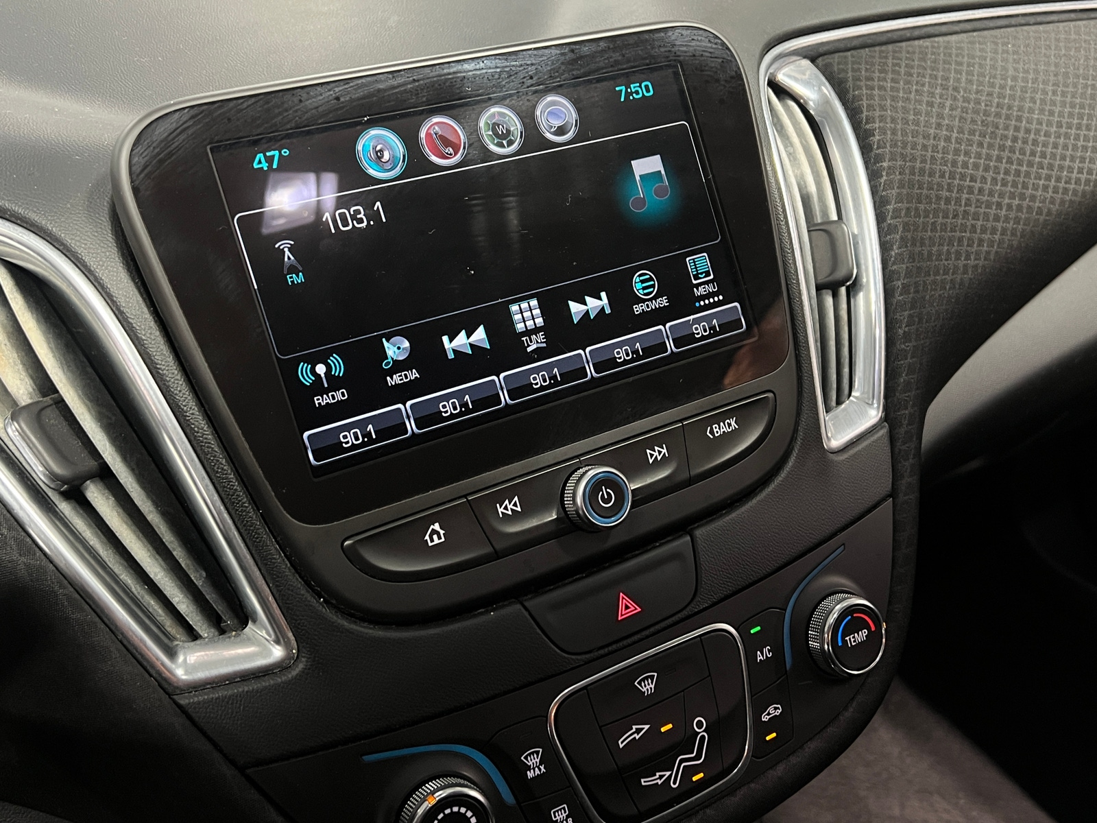 Thumbnail: 2017 Chevrolet Malibu - 4