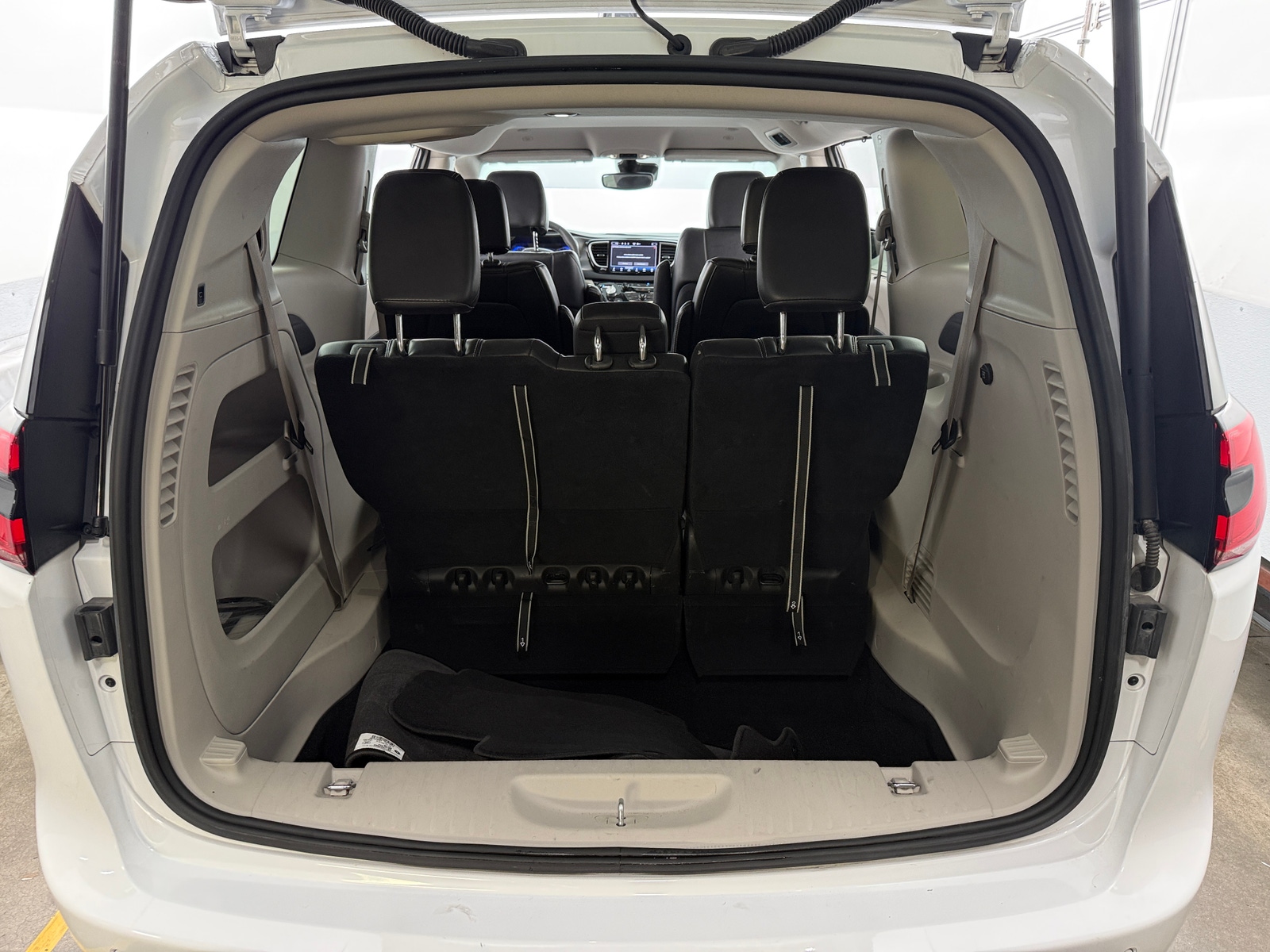 Thumbnail: 2024 Chrysler Pacifica - 6