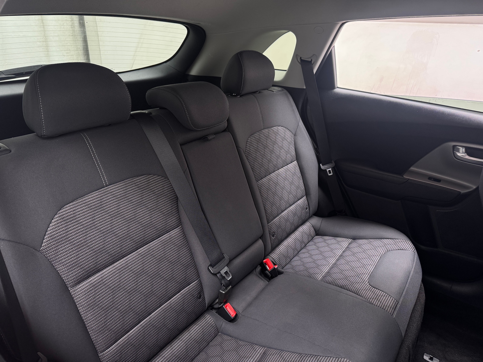 Thumbnail: 2017 Kia Niro - 6