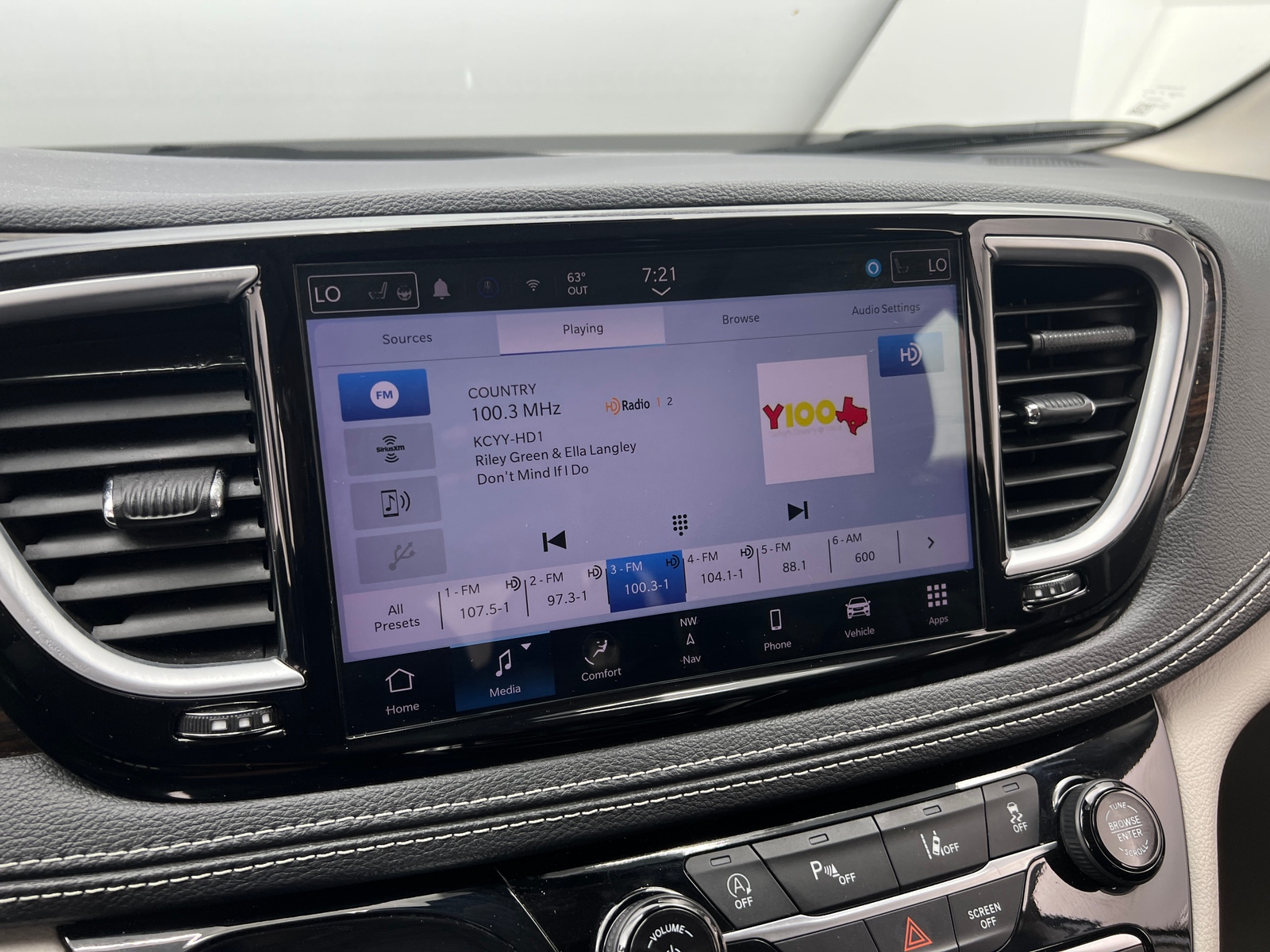 Thumbnail: 2024 Chrysler Pacifica - 3