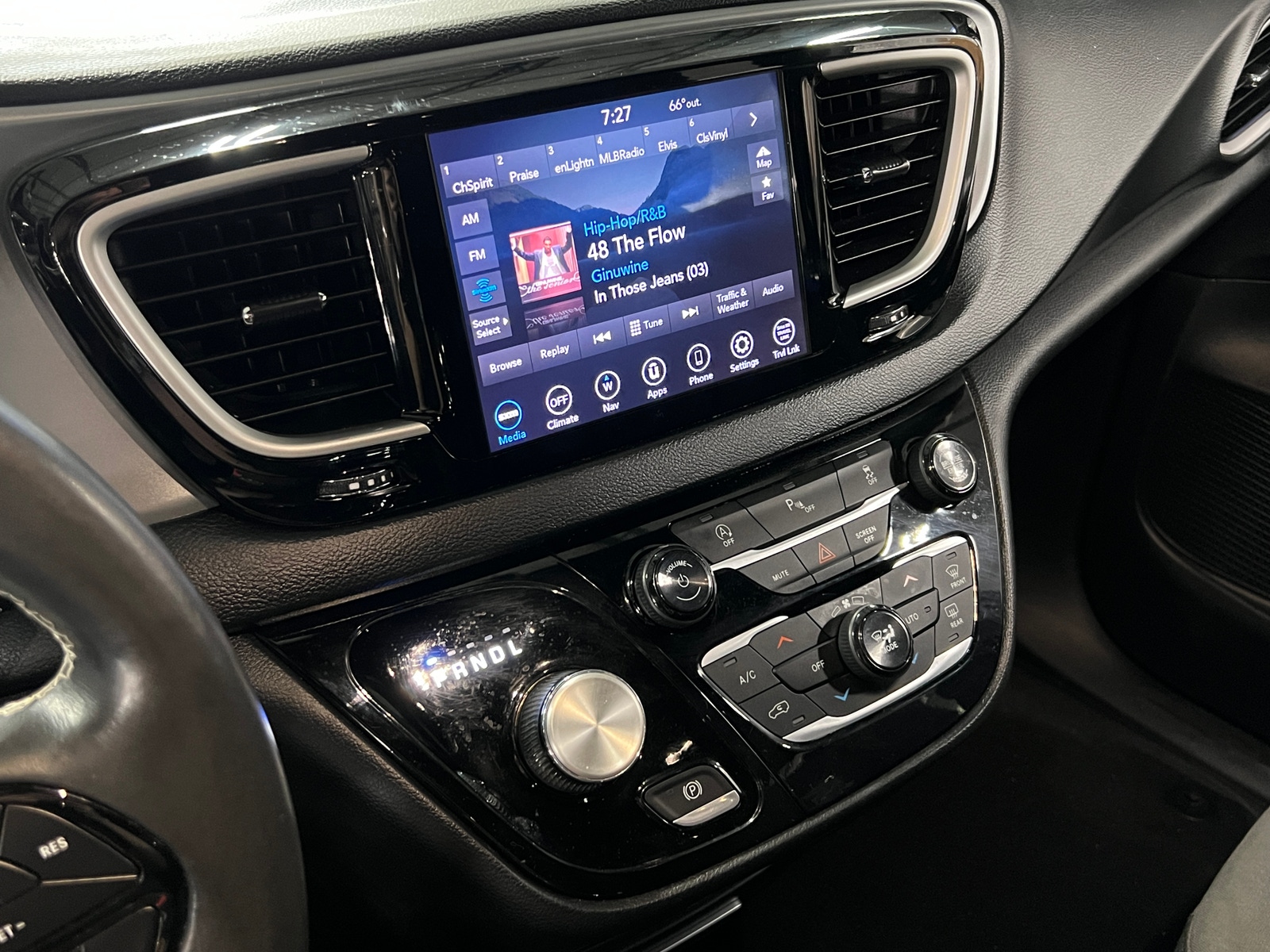 Thumbnail: 2020 Chrysler Pacifica - 4