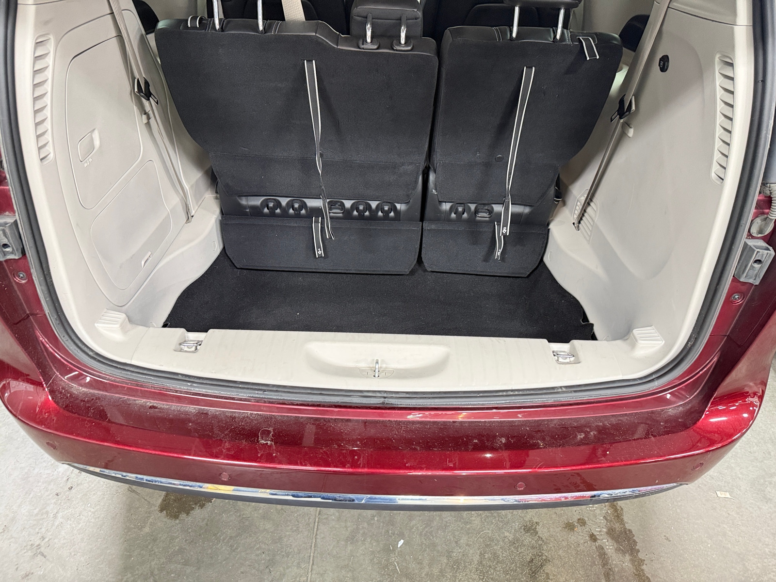 Thumbnail: 2023 Chrysler Pacifica - 6