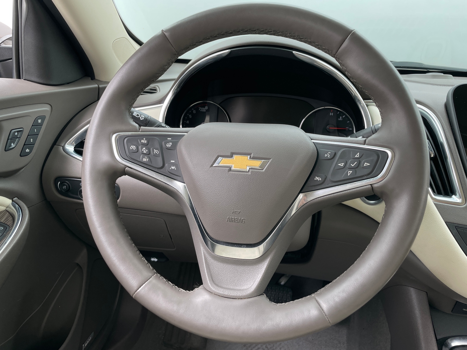 Thumbnail: 2024 Chevrolet Malibu - 4