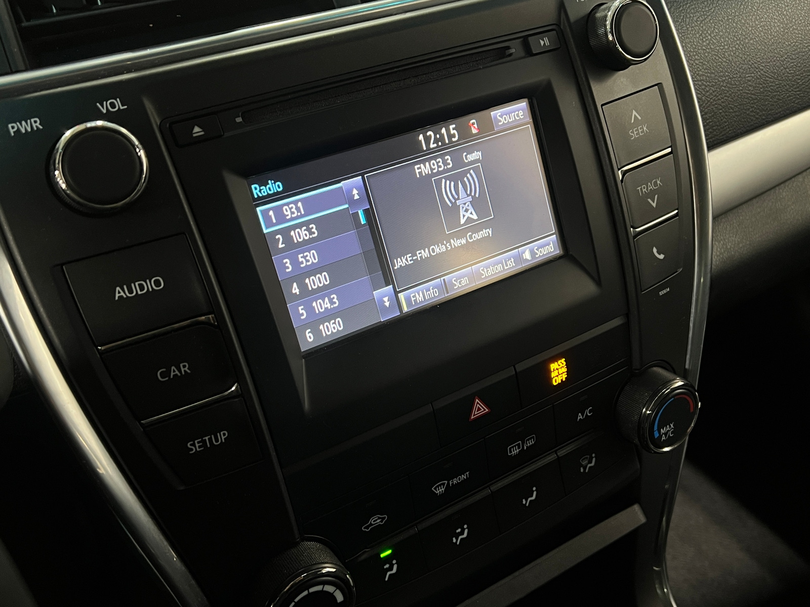 Thumbnail: 2017 Toyota Camry - 4