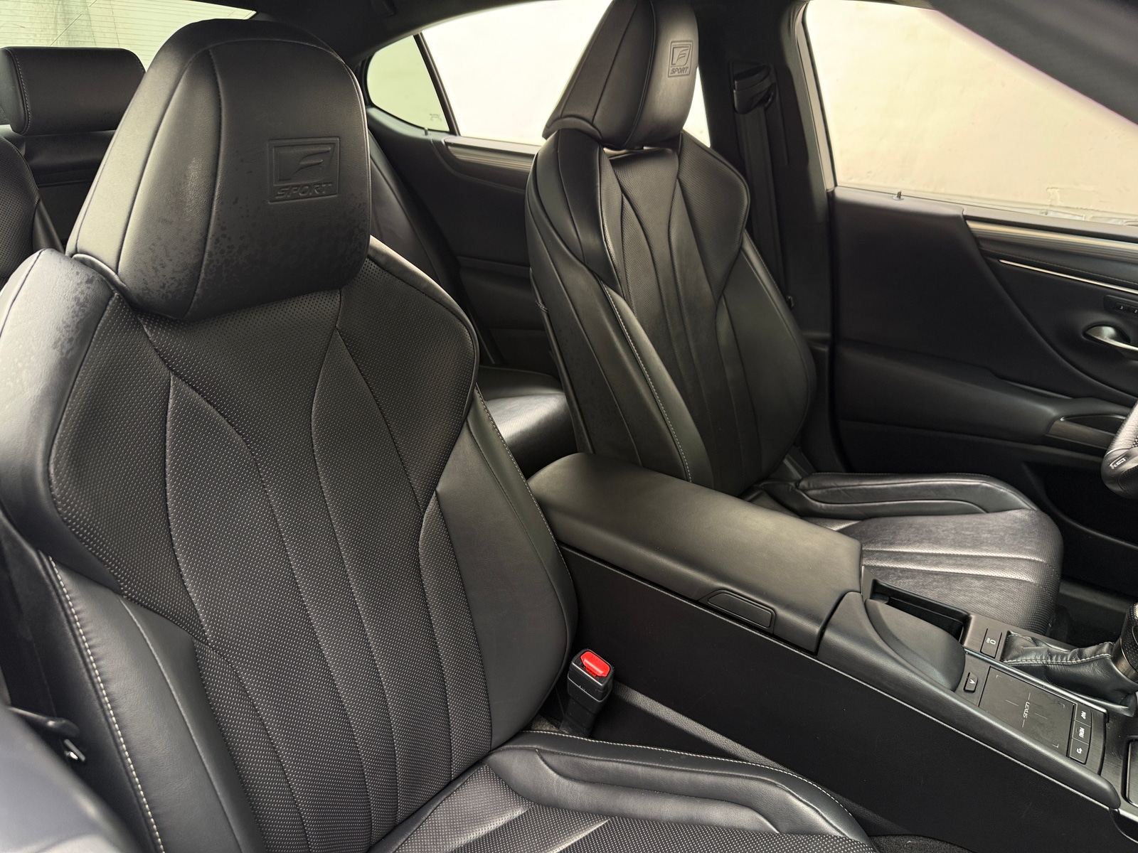 Thumbnail: 2019 Lexus ES - 2