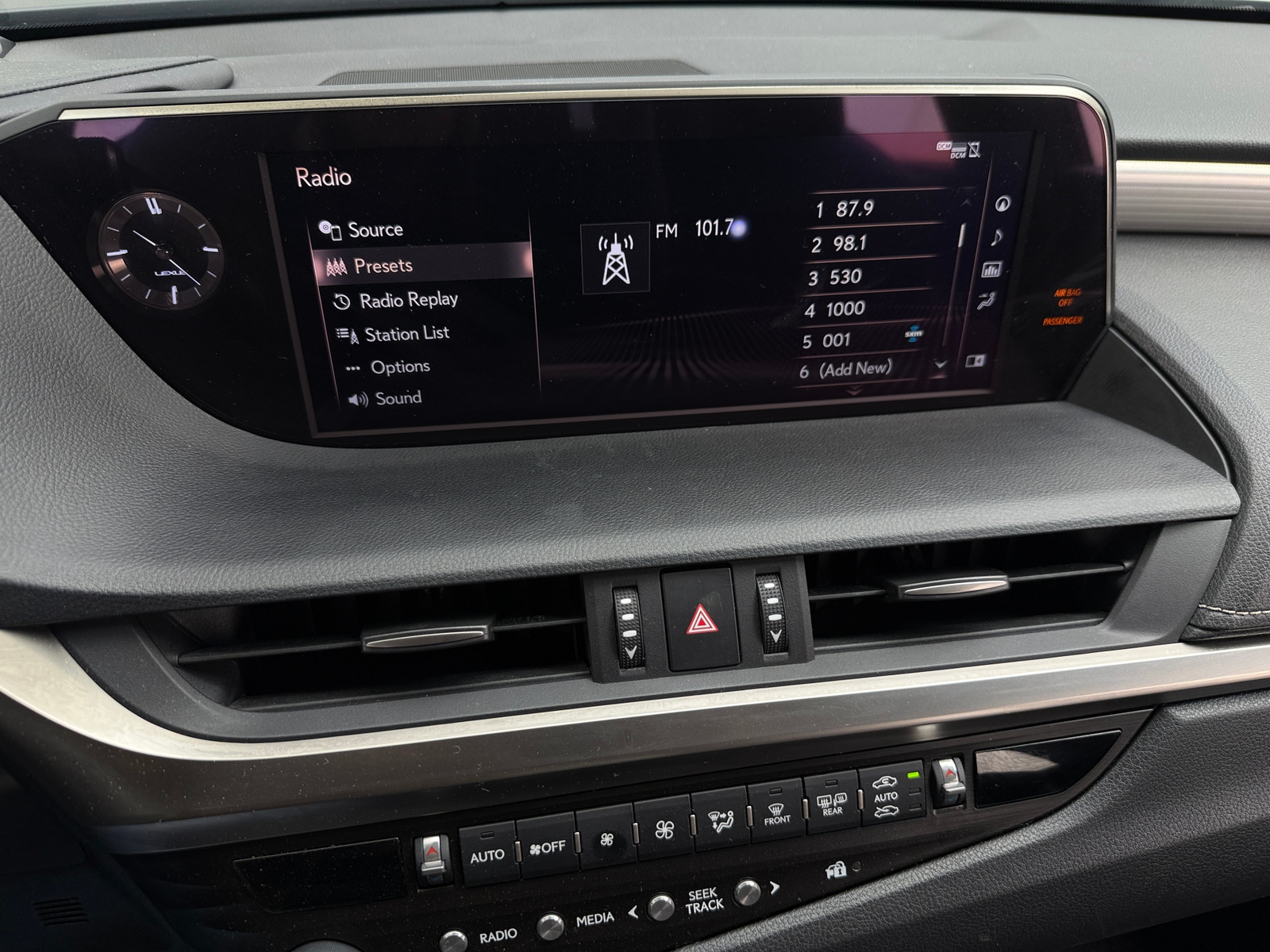 Thumbnail: 2019 Lexus ES - 4