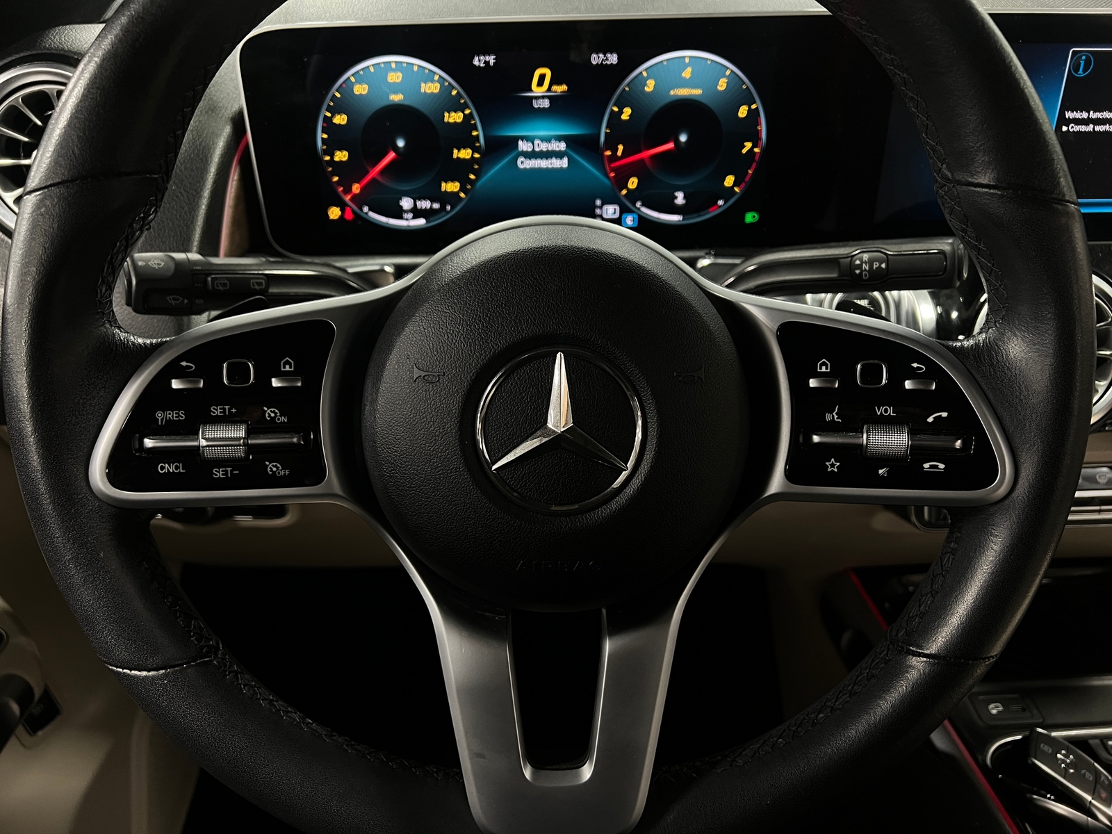 Thumbnail: 2020 Mercedes-Benz GLB - 4