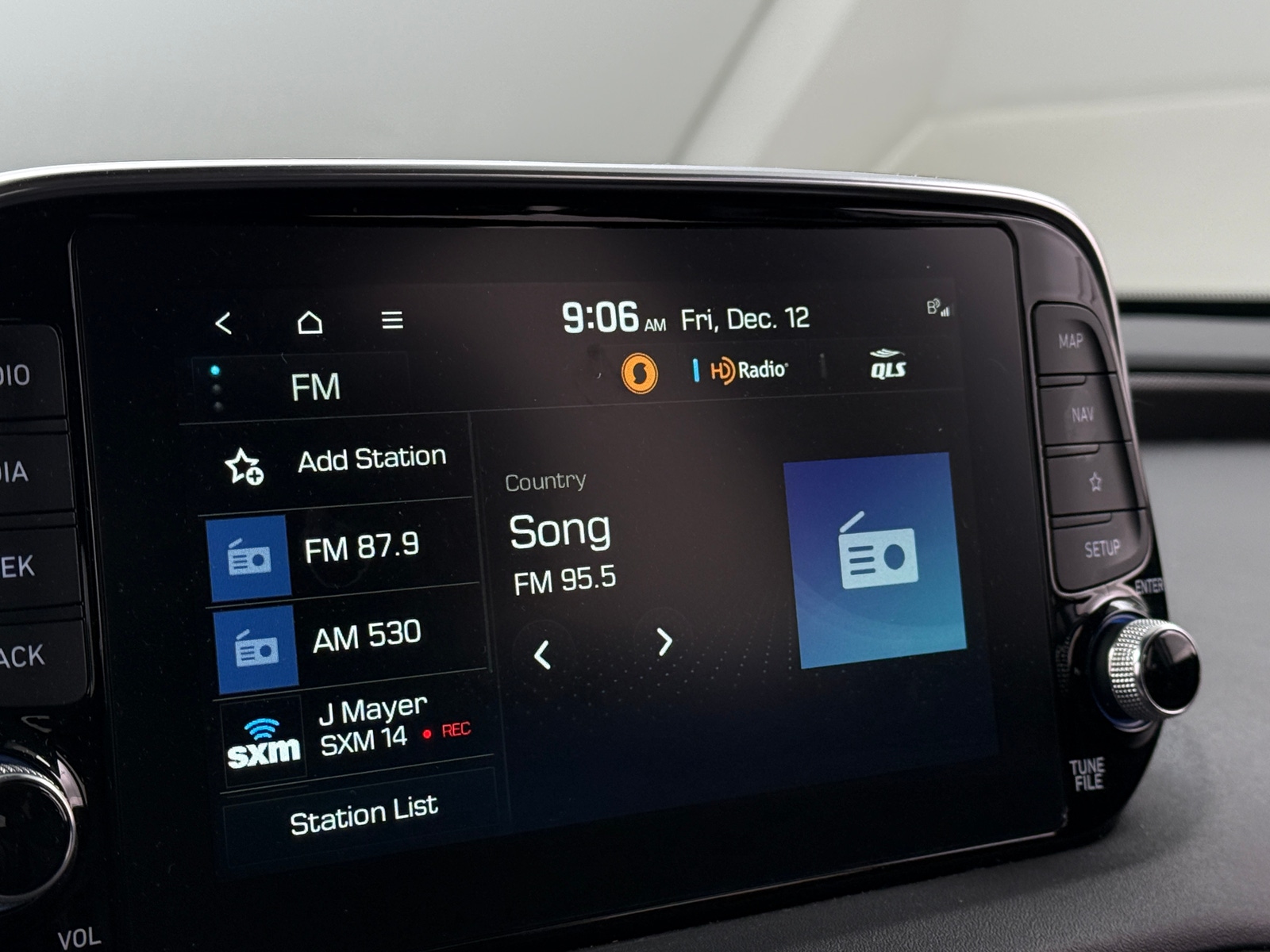 Thumbnail: 2020 Hyundai Santa Fe - 3