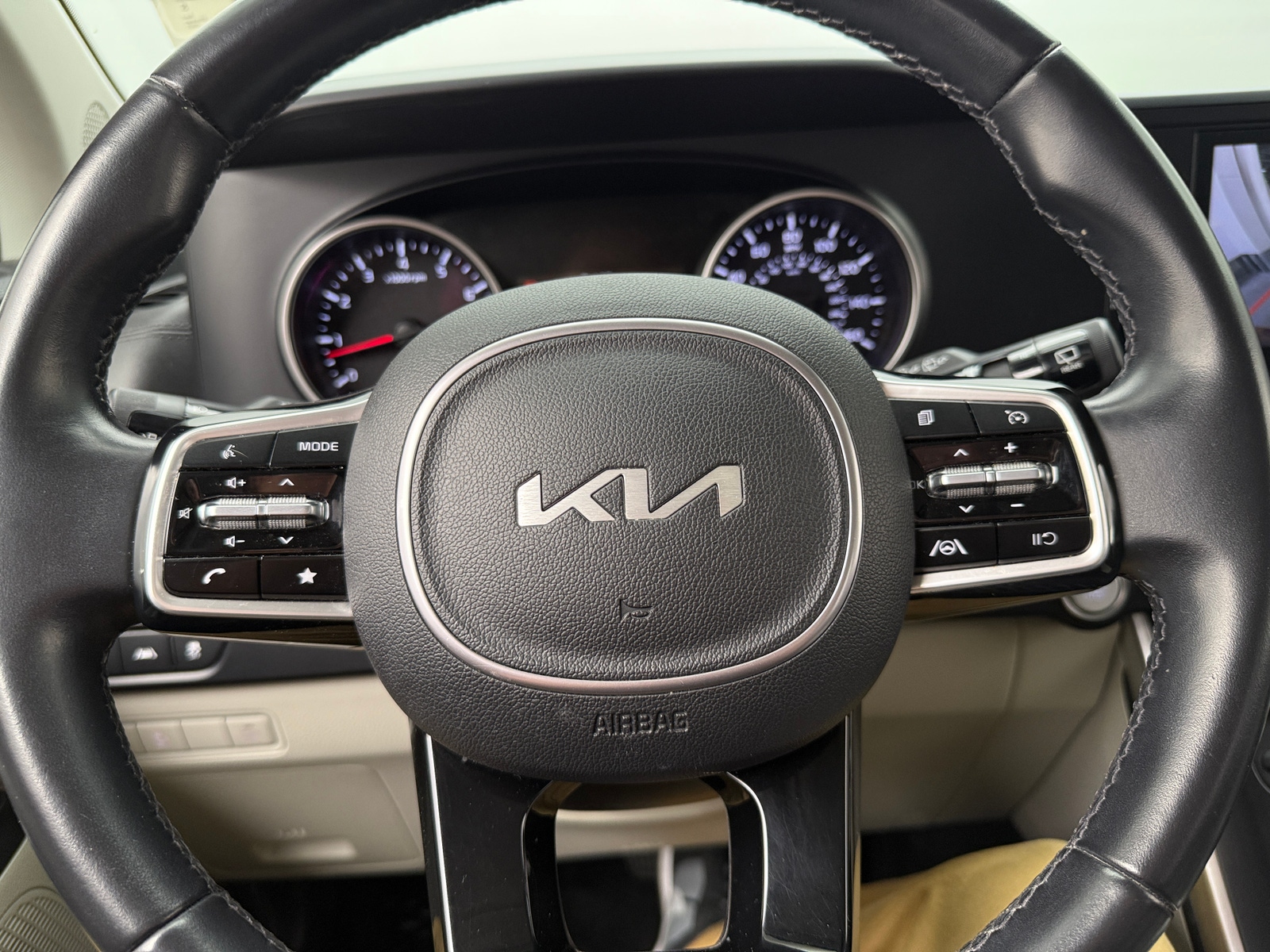 Thumbnail: 2022 Kia Carnival - 5