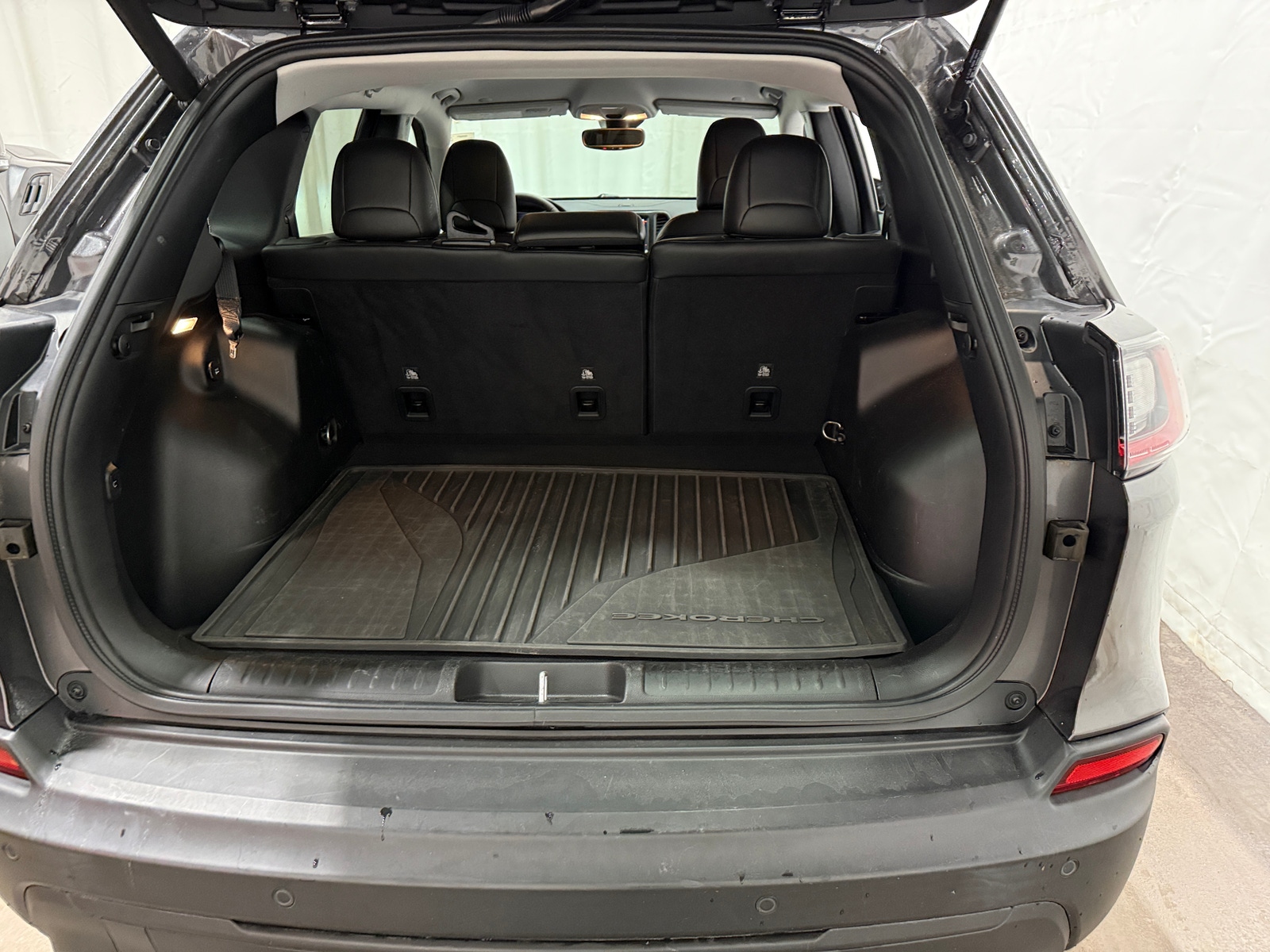 Thumbnail: 2022 Jeep Cherokee - 6