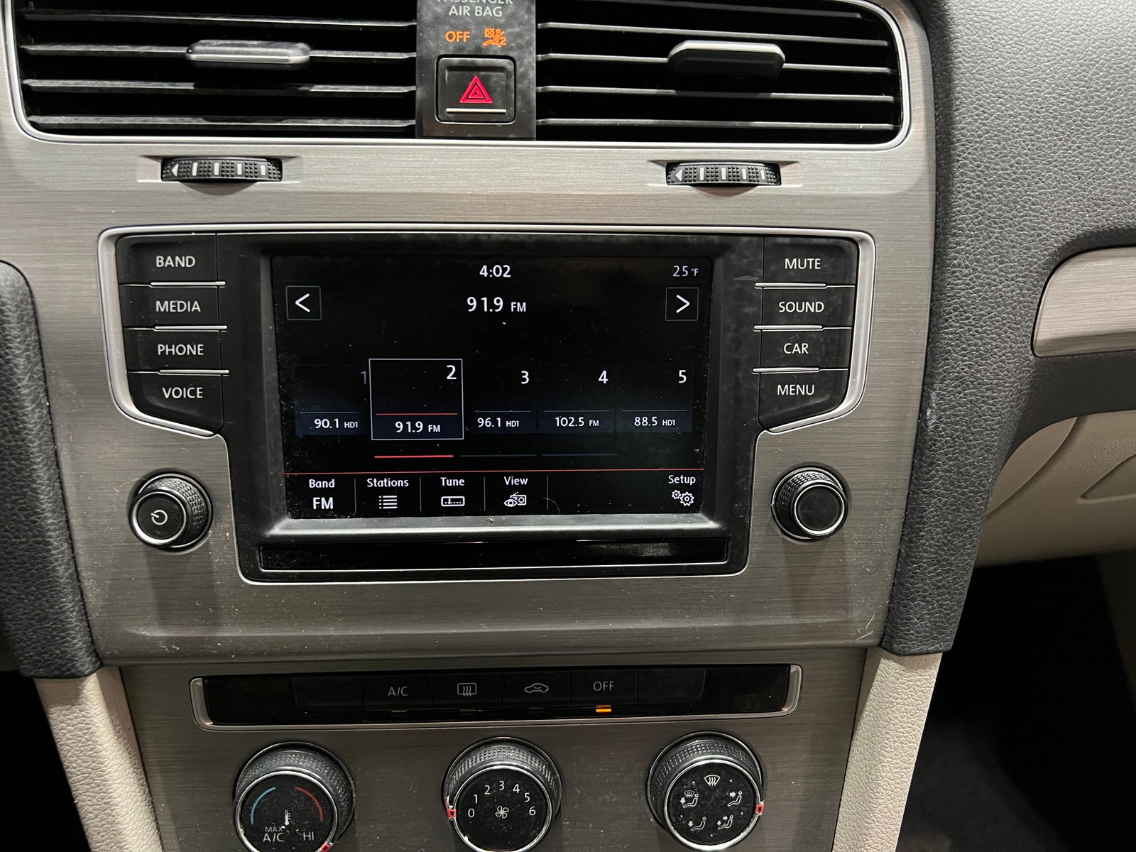 Thumbnail: 2016 Volkswagen Golf - 4