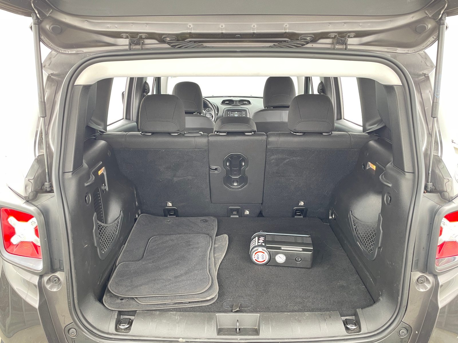 Thumbnail: 2016 Jeep Renegade - 7